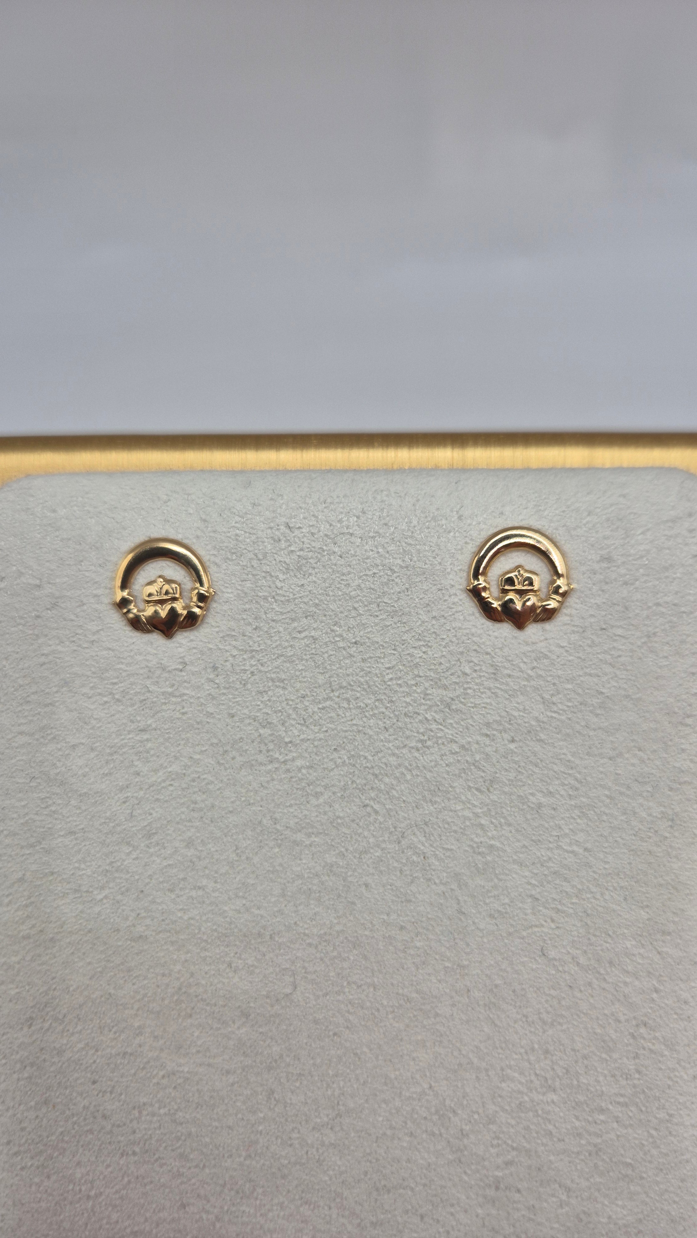 9ct gold claddagh earrings