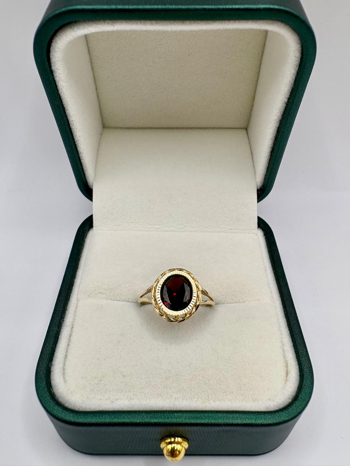 9ct gold garnet ring