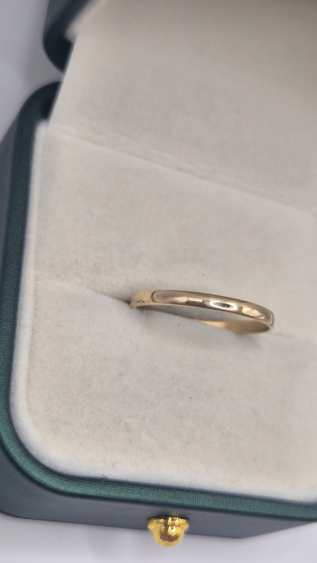9ct gold band ring