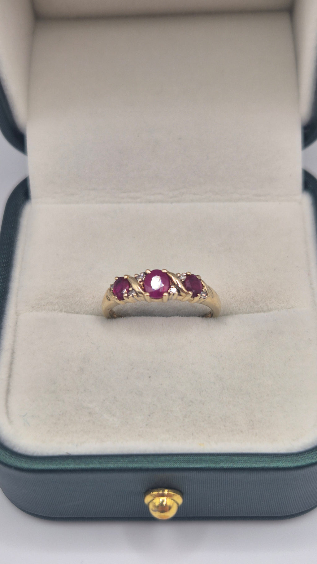 9ct ruby and diamond ring
