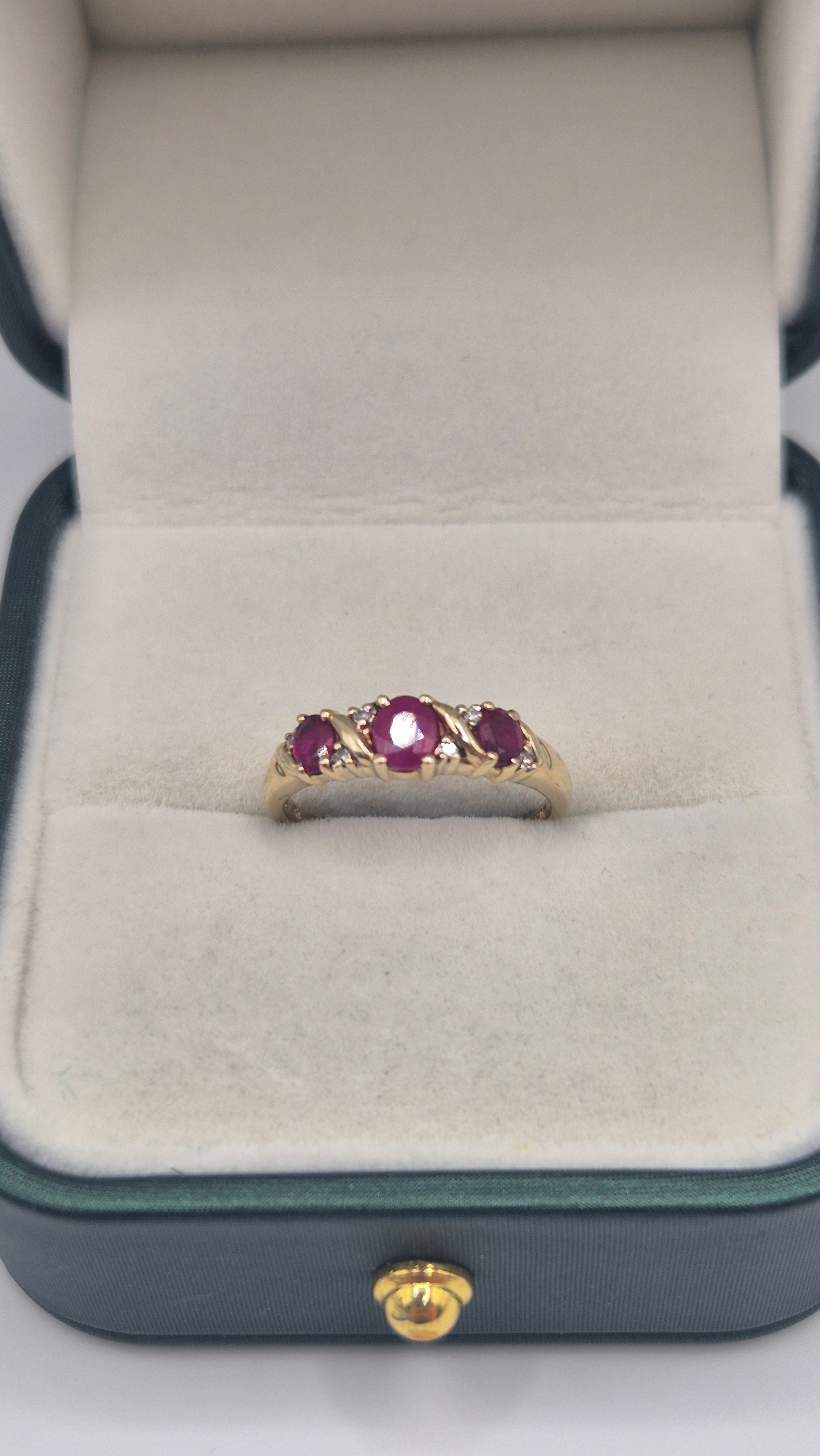 9ct ruby and diamond ring