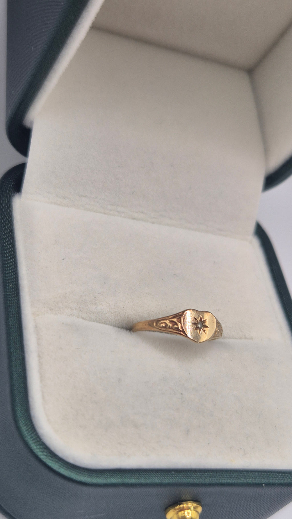 9ct gold diamond heart signet ring