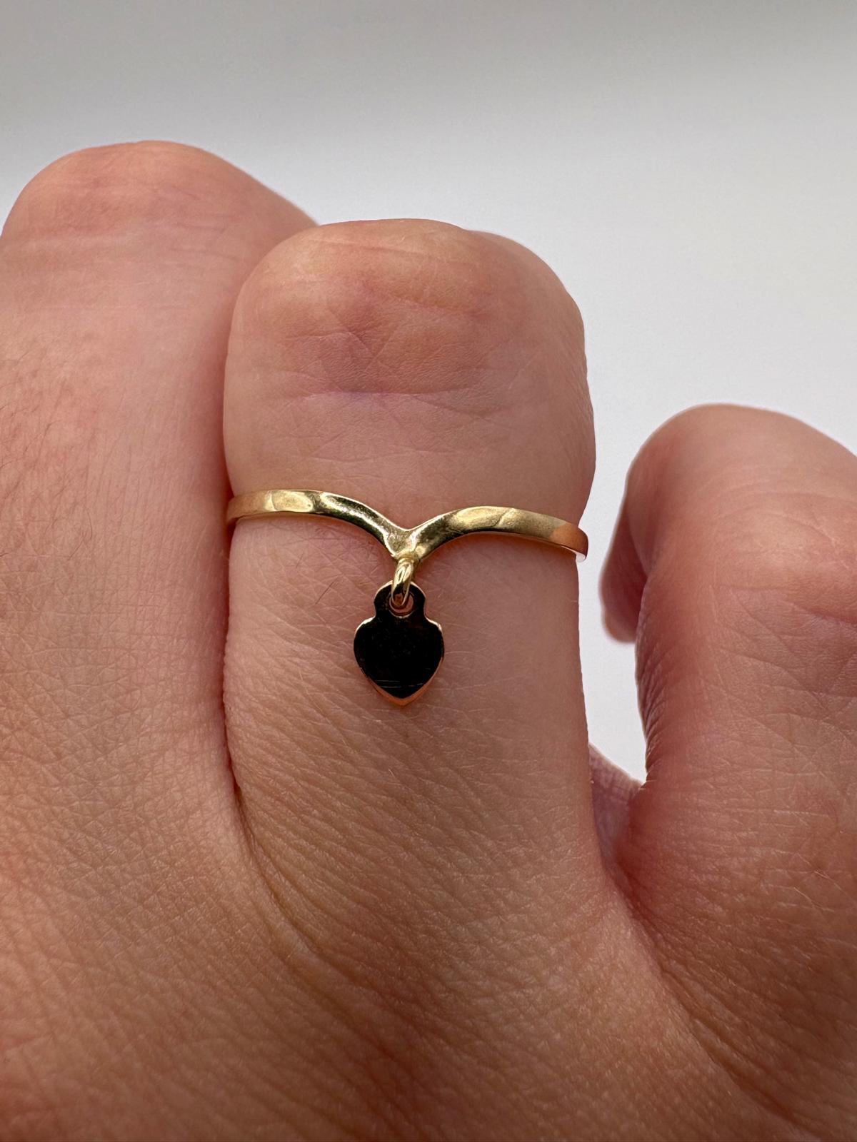 9ct gold heart wishbone ring