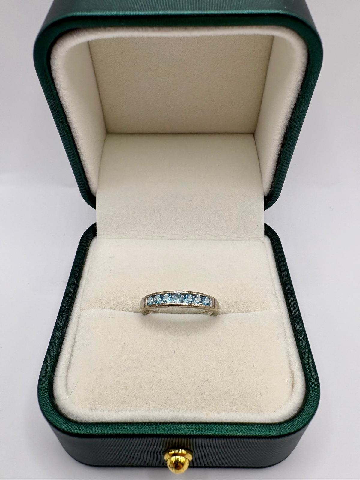 9ct white gold topaz ring