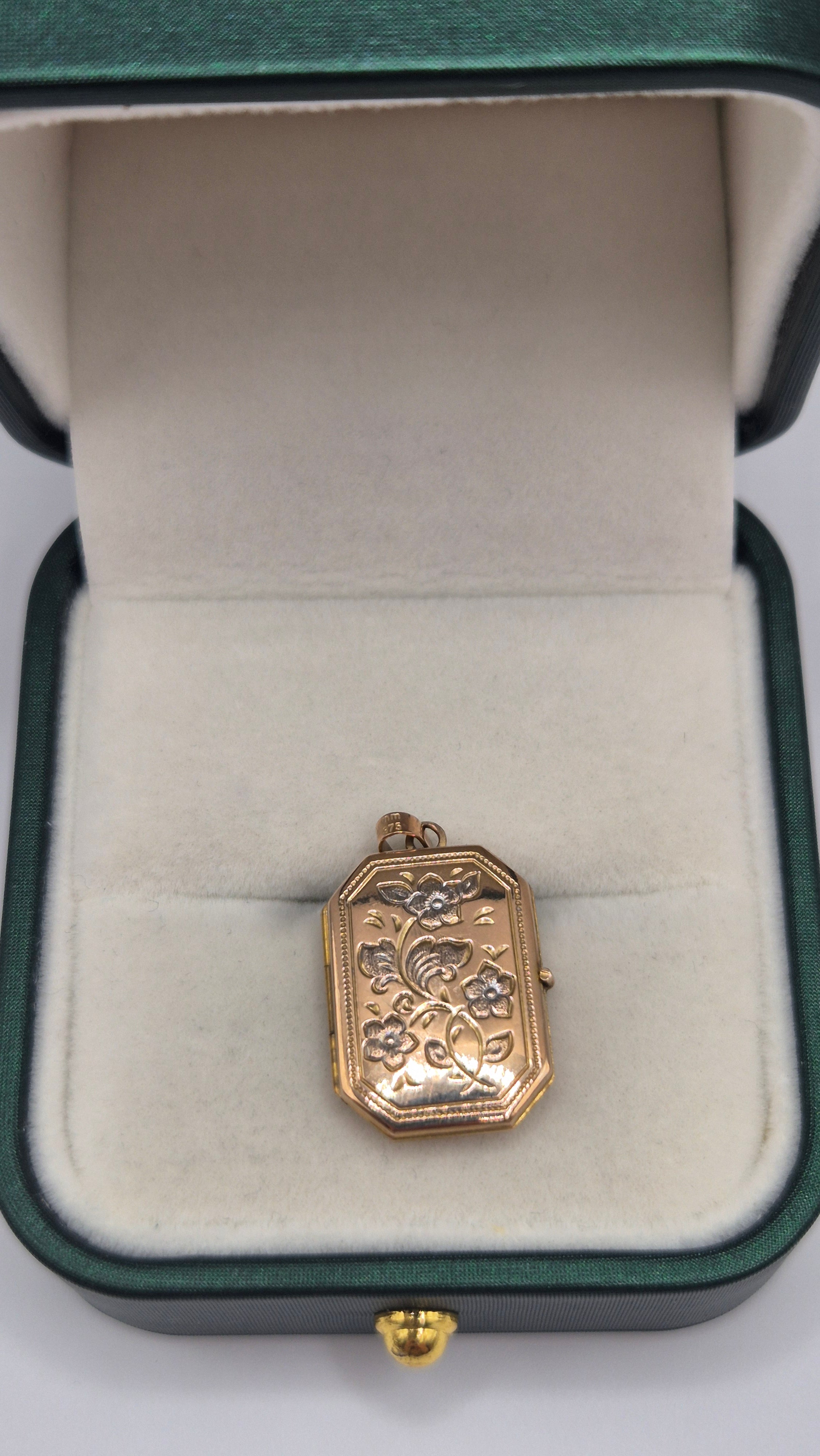 9ct gold flower locket pendant