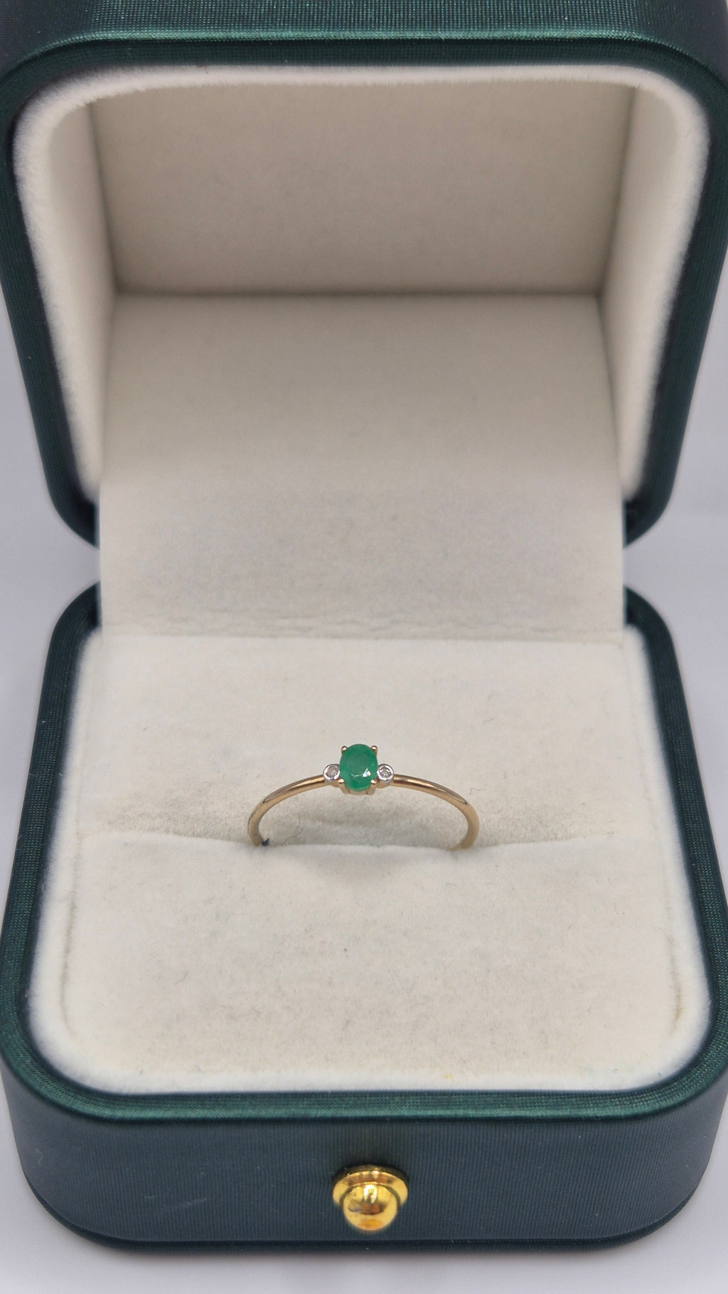 9ct gold diamond and emerald ring