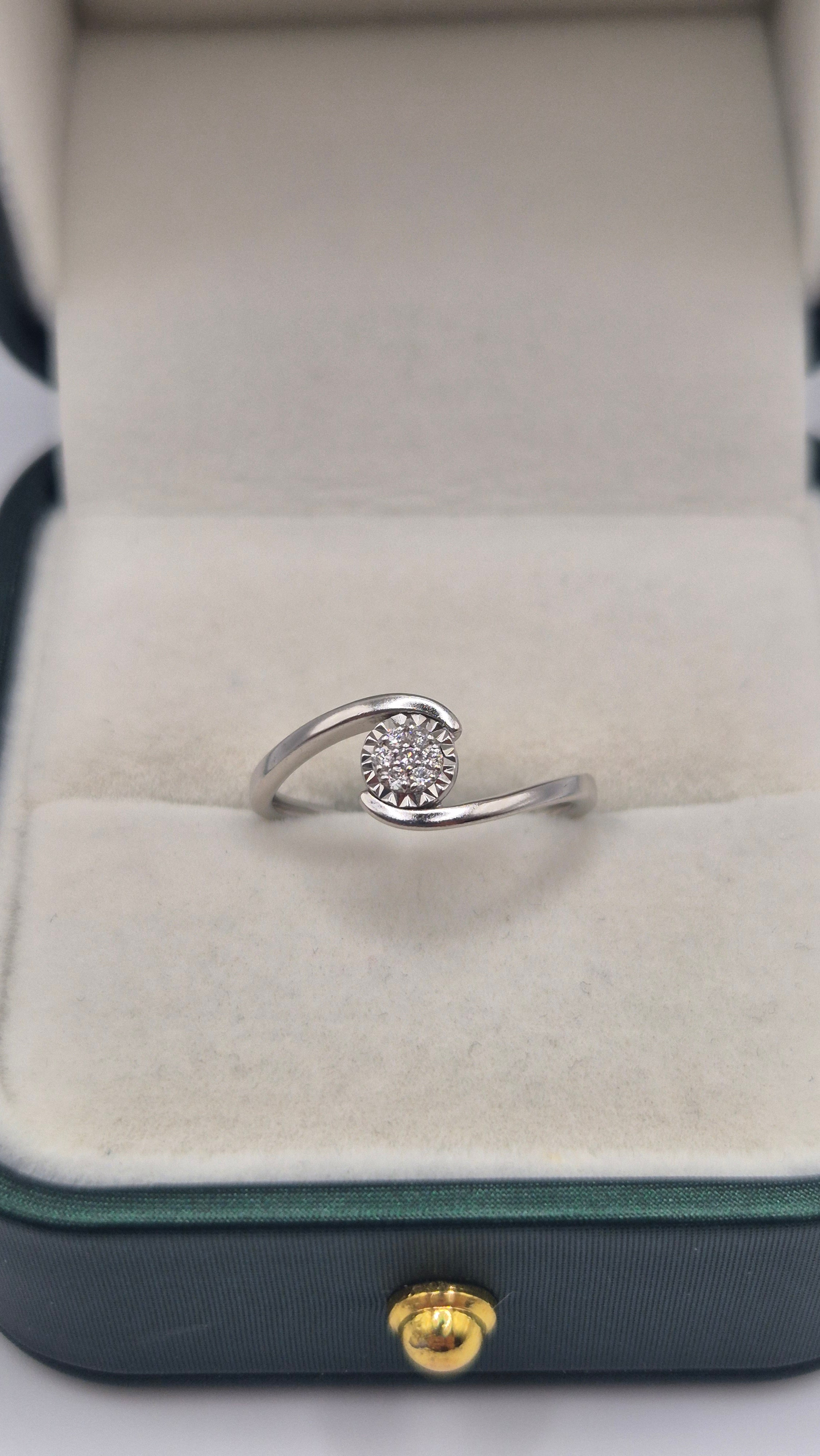 9ct white gold diamond cluster ring