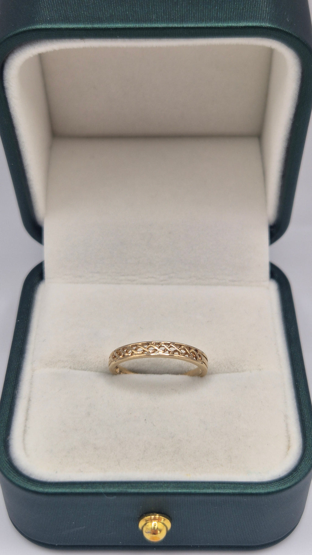 9ct gold patterned band ring