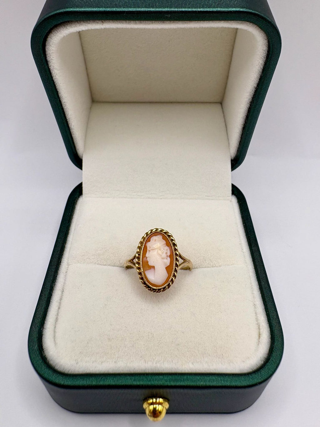 9ct gold cameo ring