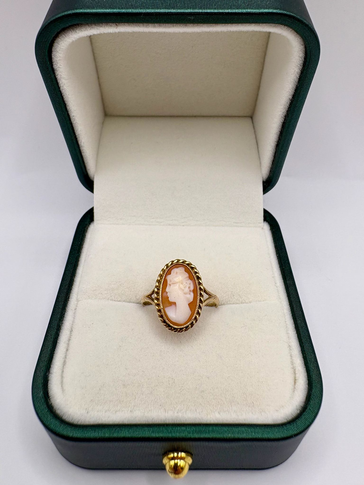 9ct gold cameo ring