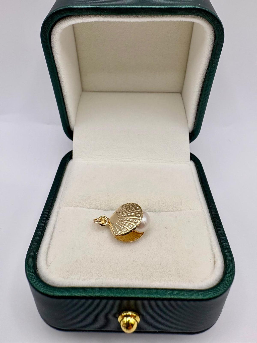 9ct gold oyster pearl charm