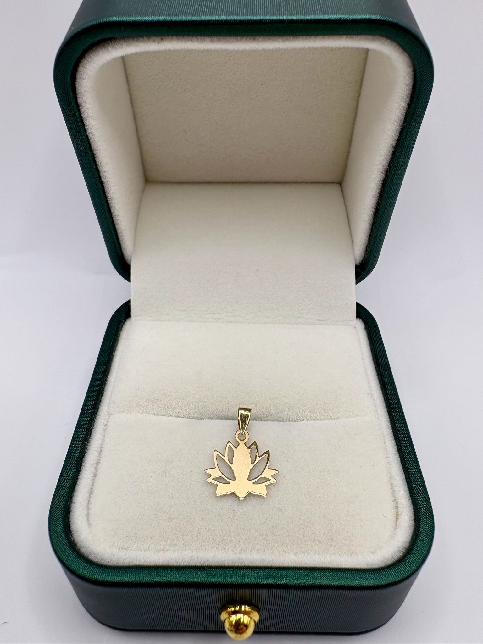 9ct gold lotus pendant