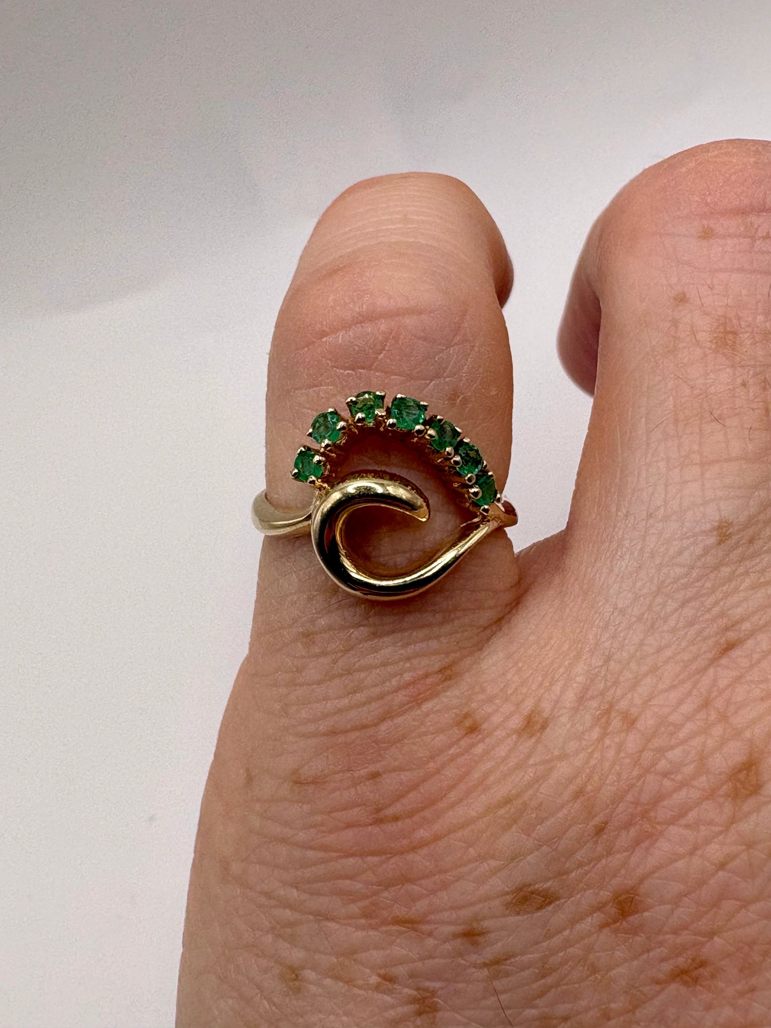 9ct gold emerald dress ring