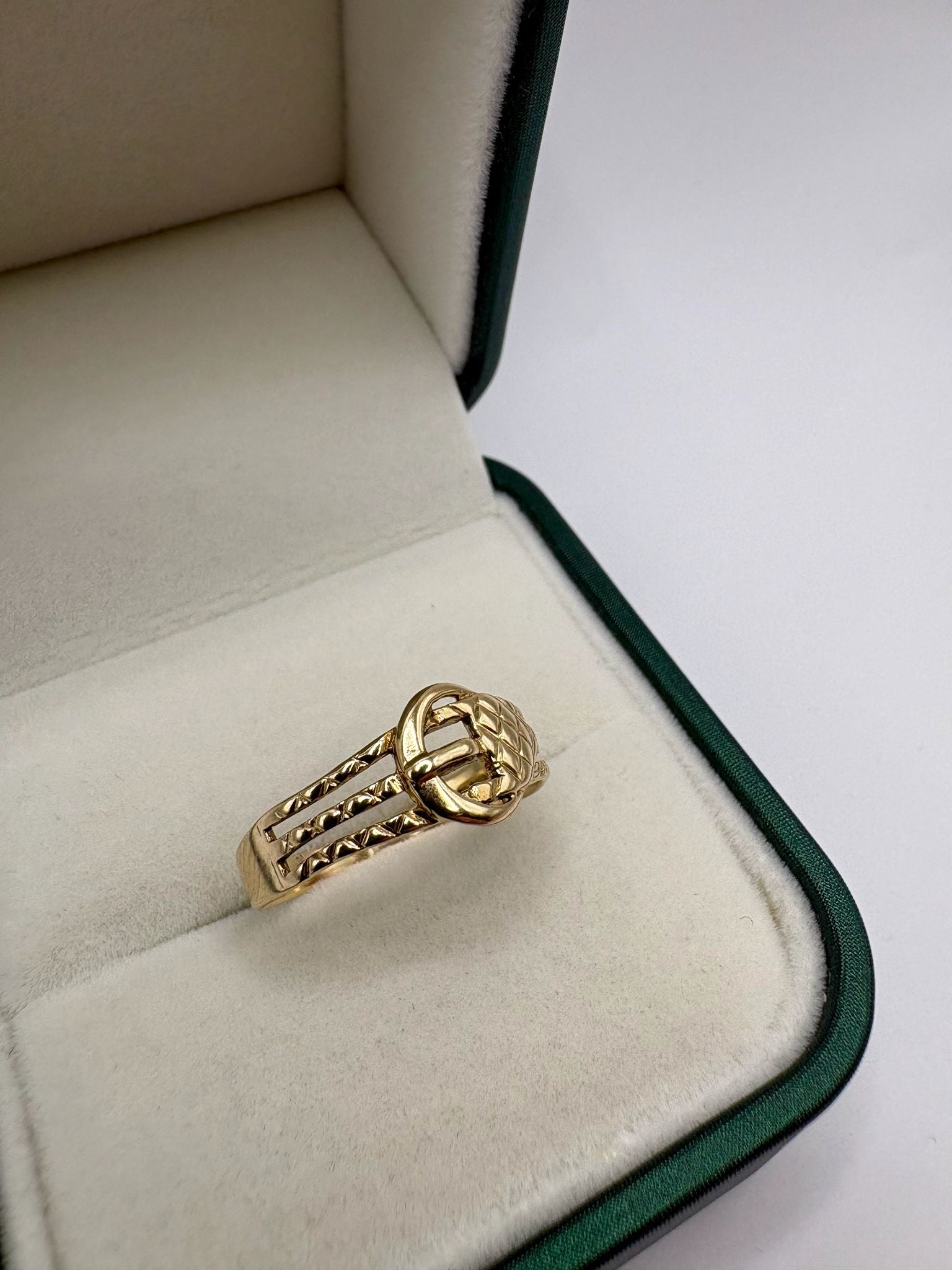 9ct gold buckle ring