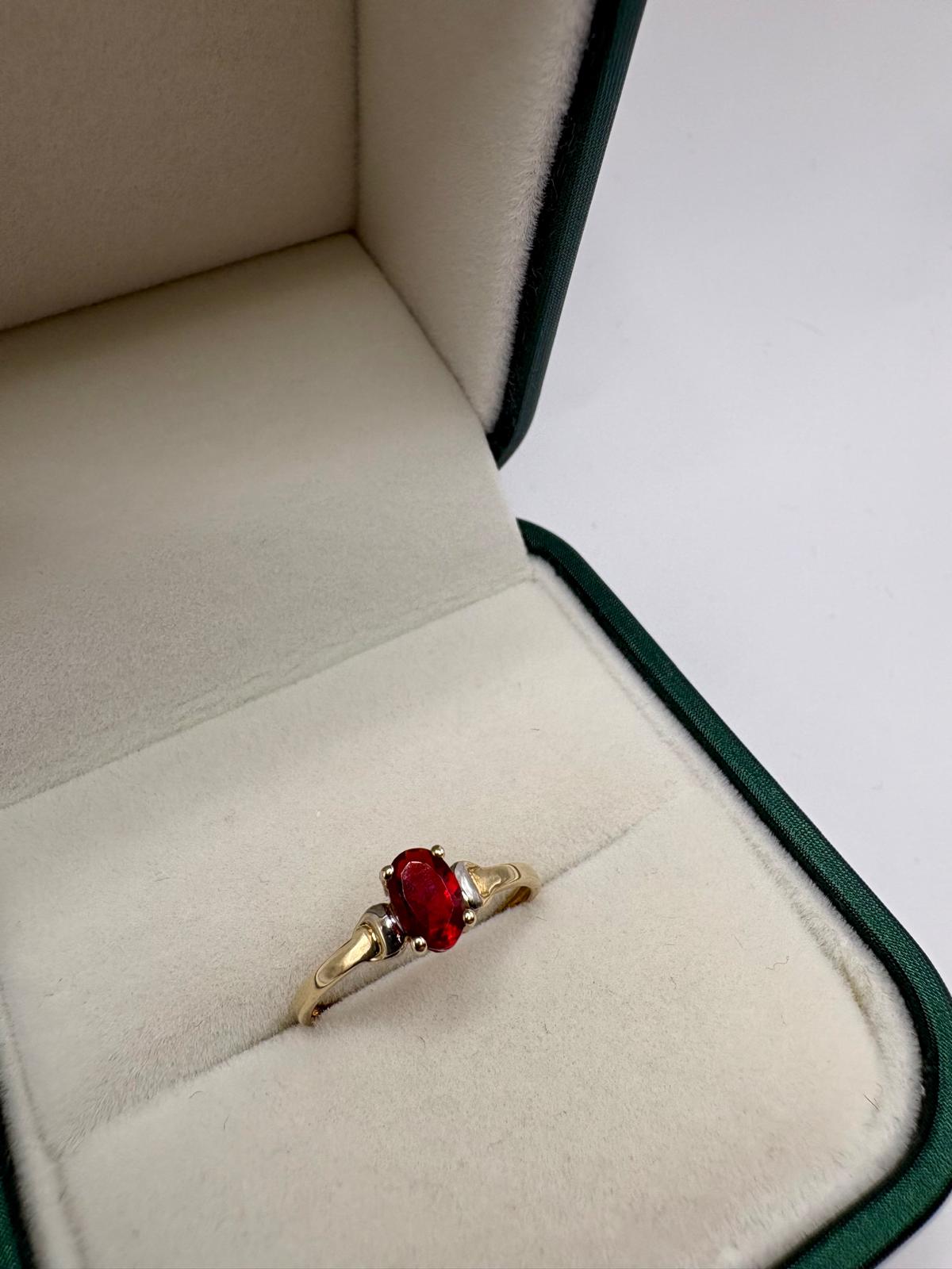 9ct gold garnet ring