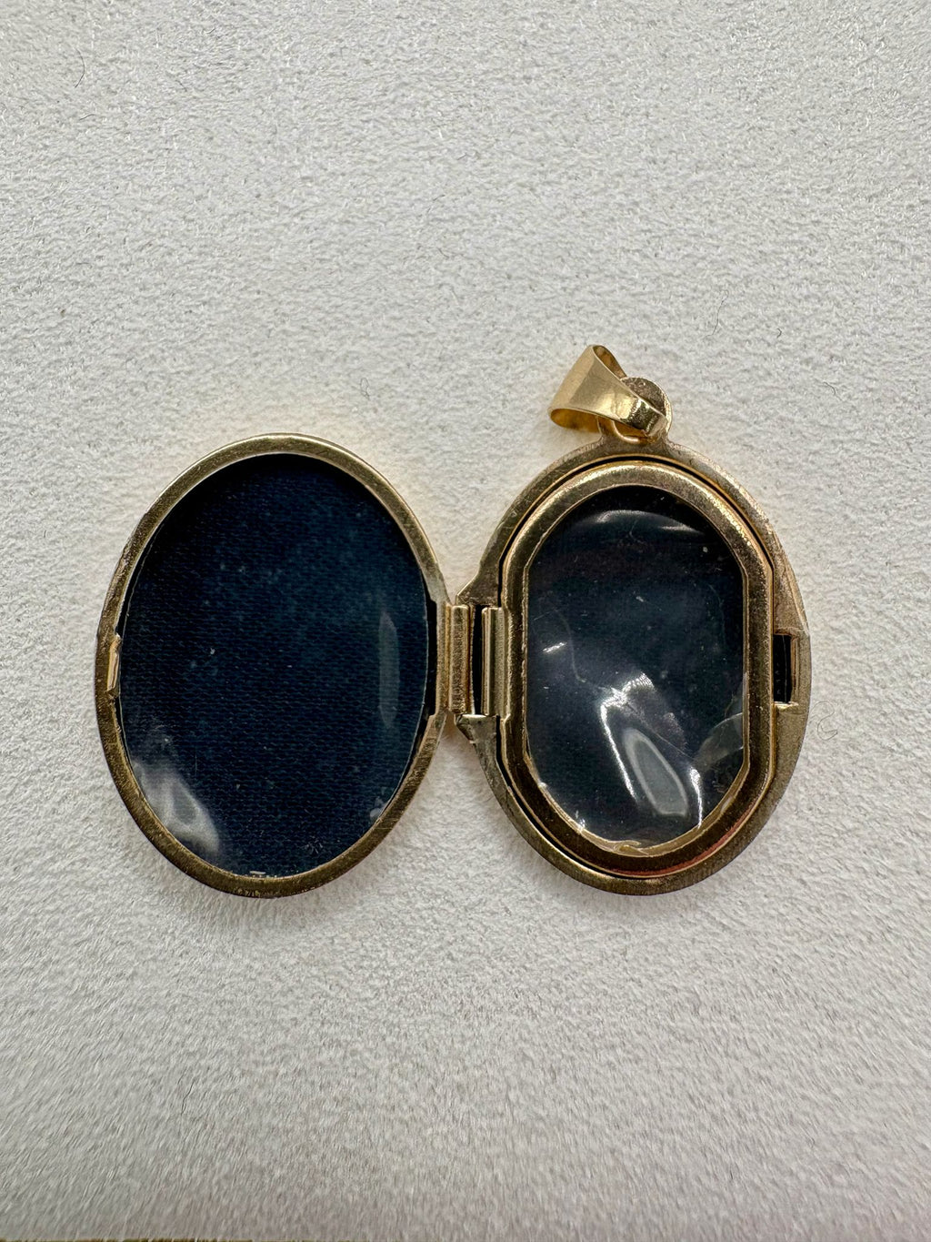 9ct gold engraved double locket