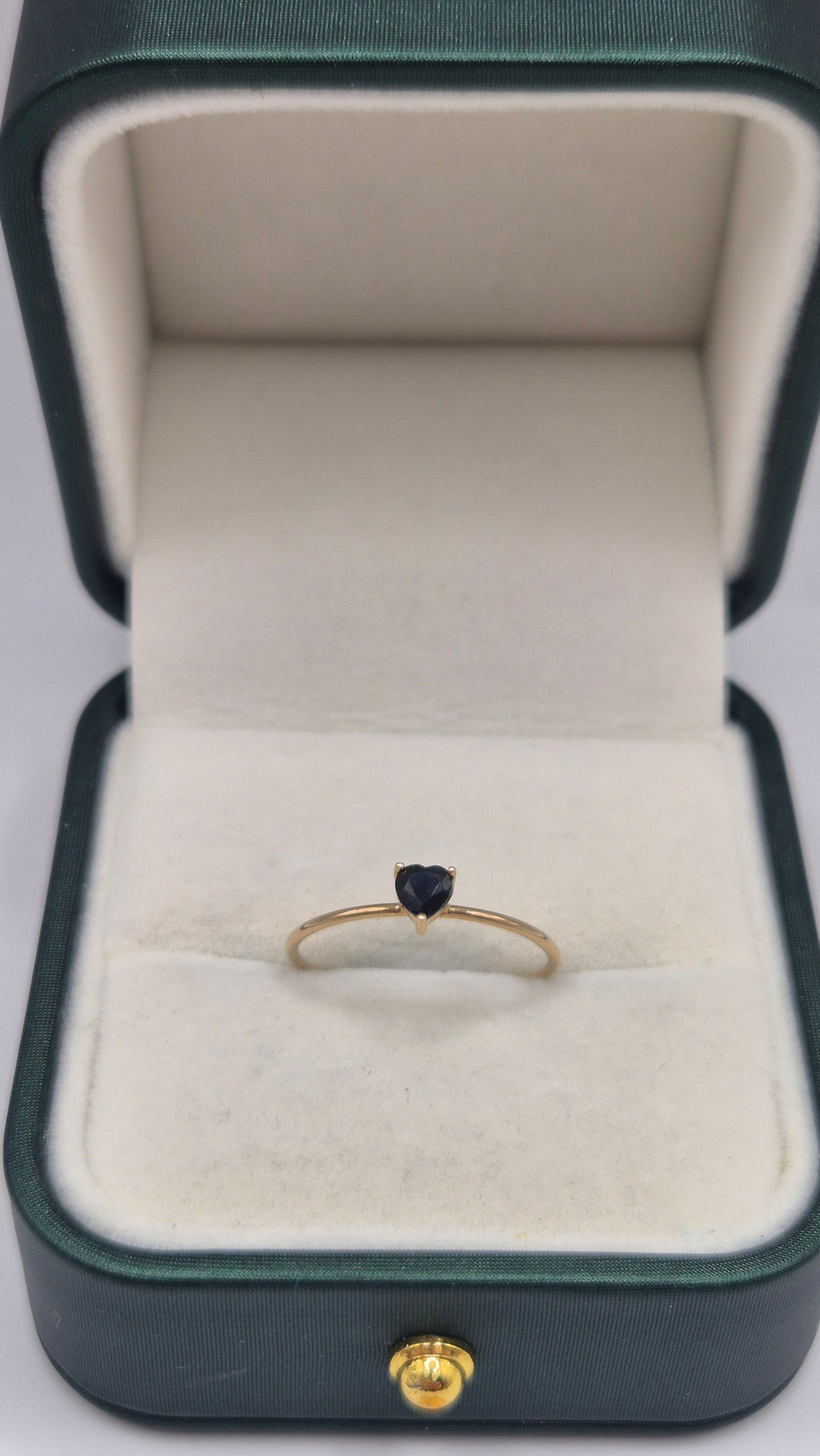 9ct gold sapphire heart ring