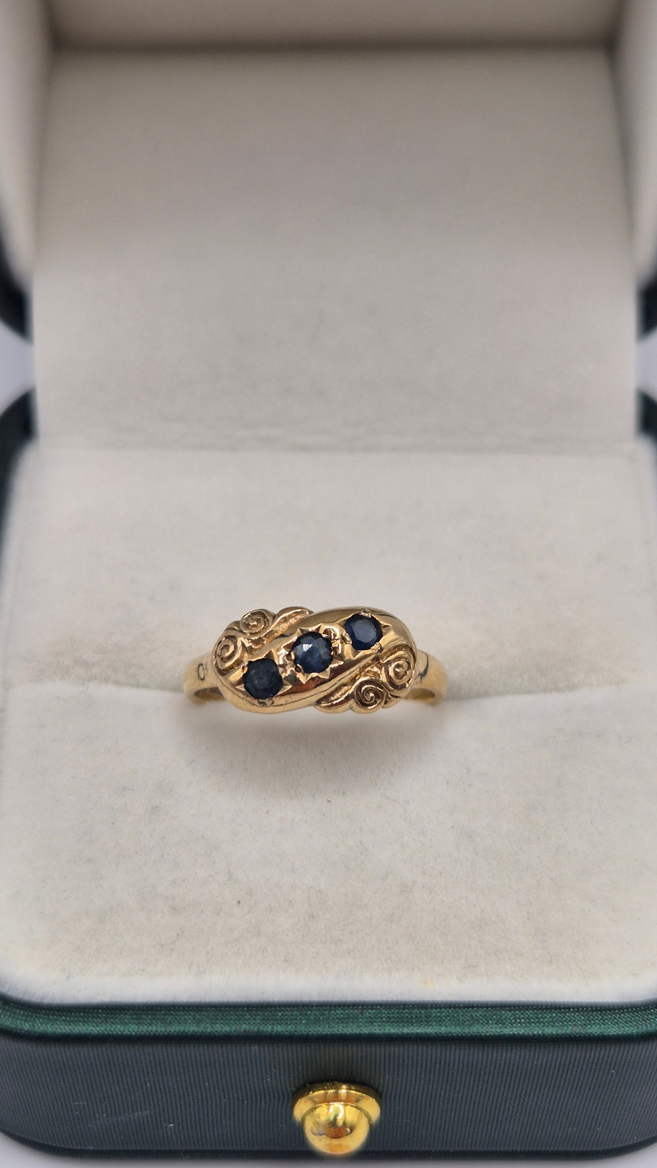 9ct gold spinel star gypsy ring