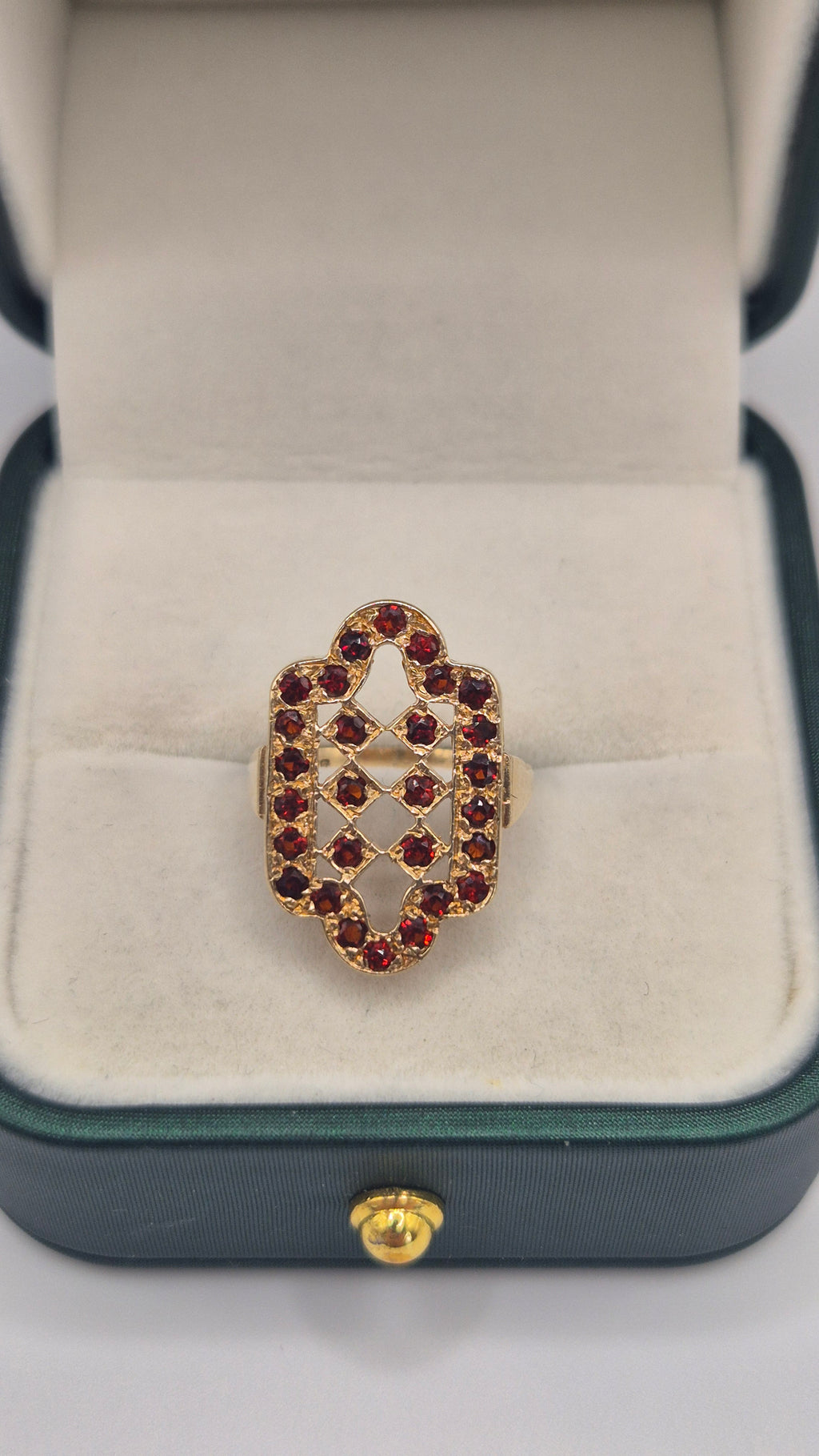 9ct gold garnet ring