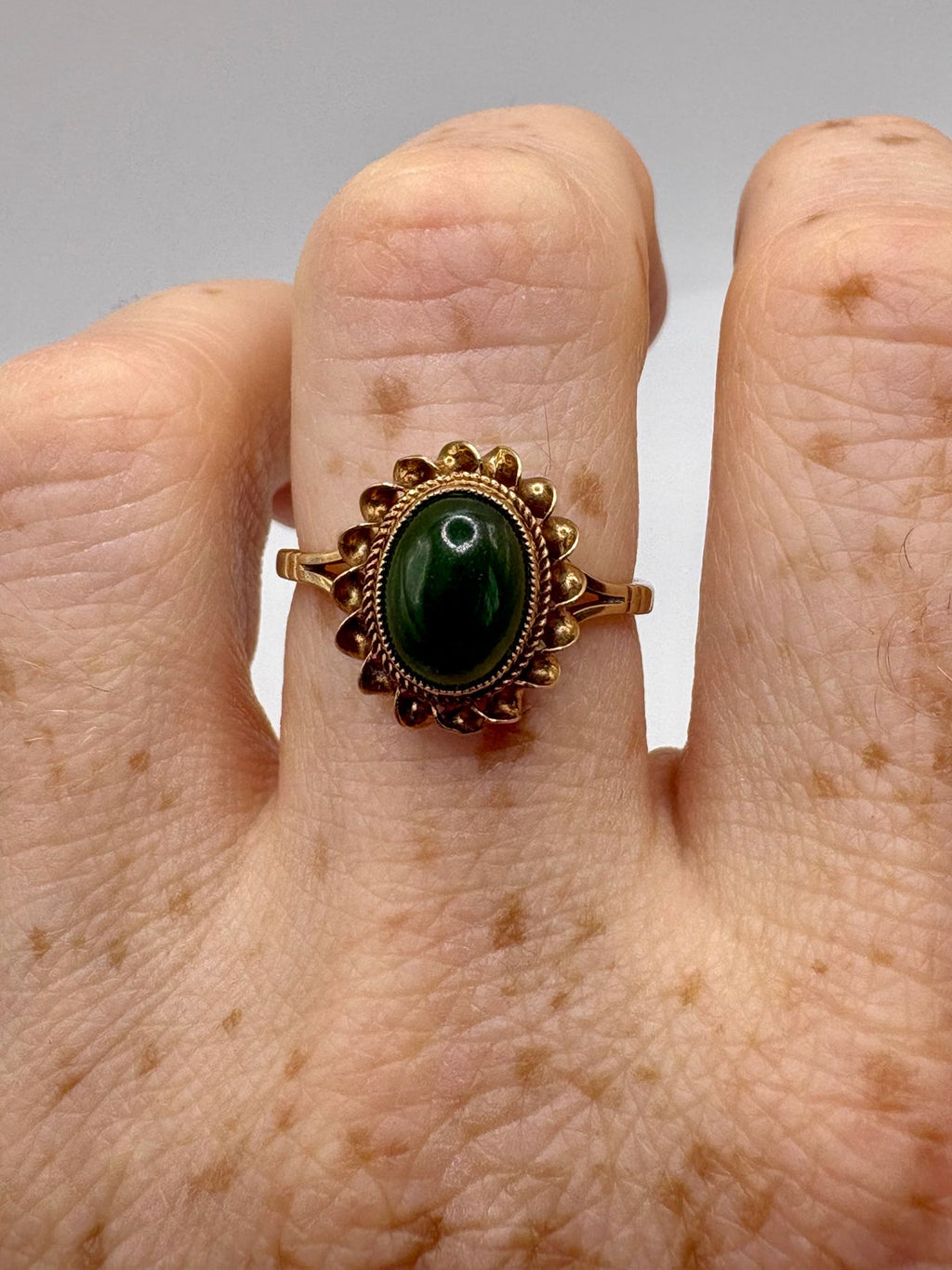 9ct gold jade ring