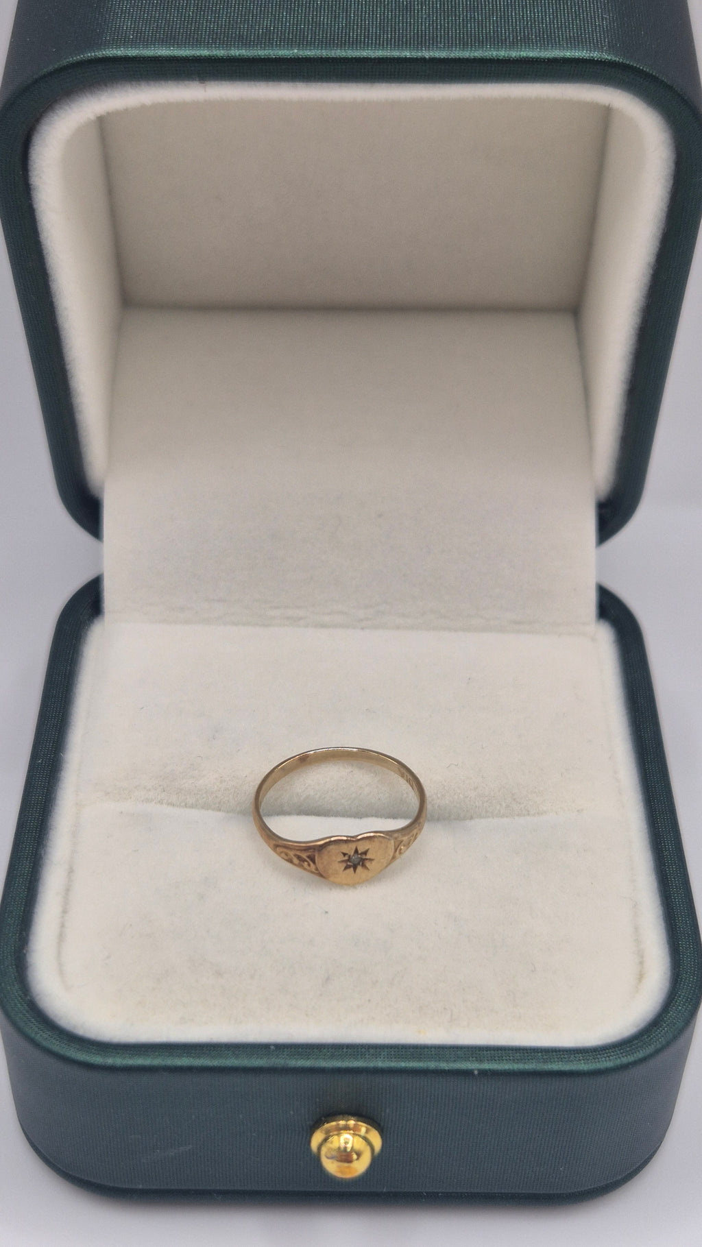 9ct gold diamond heart signet ring
