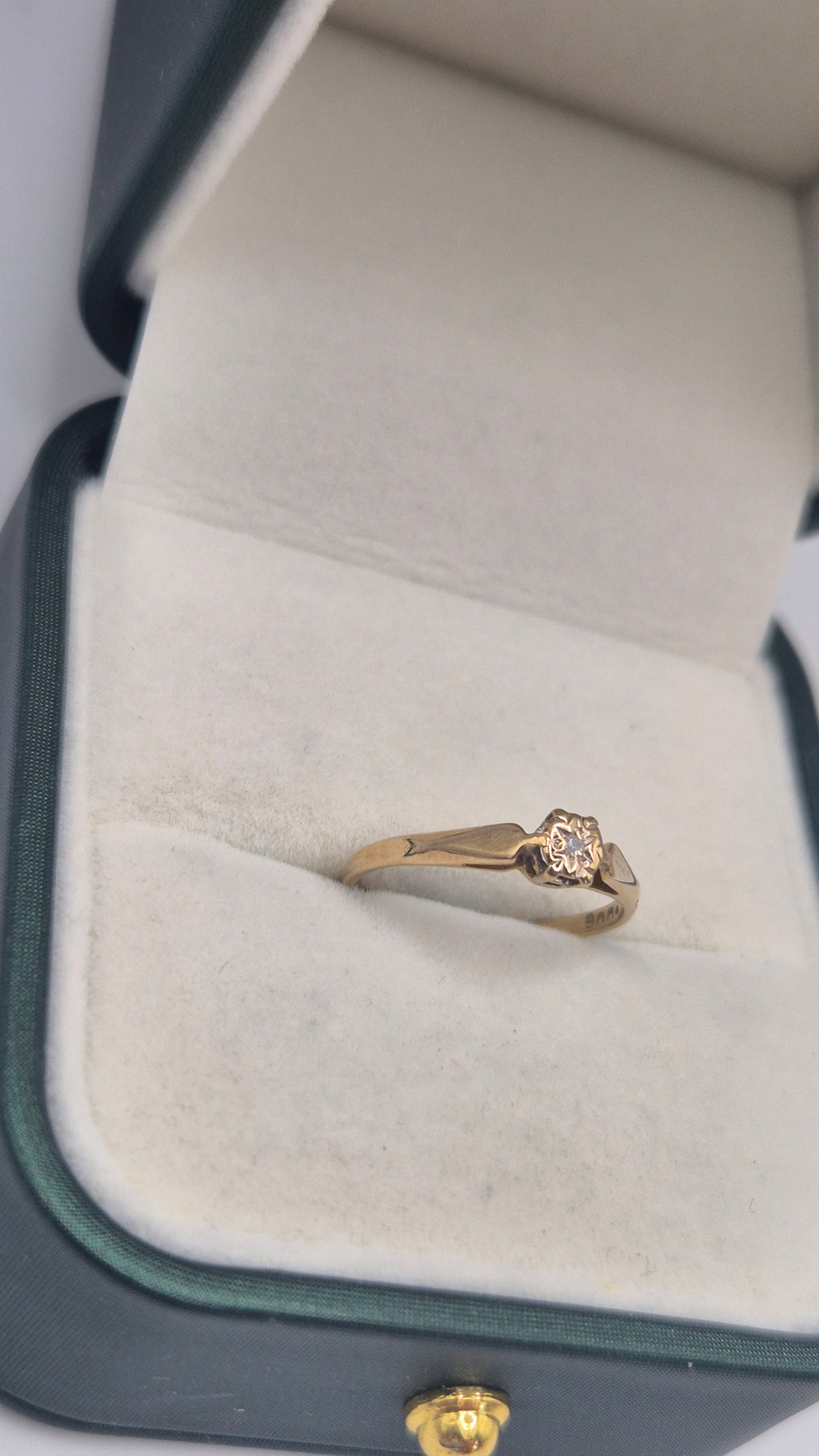 9ct gold diamond ring