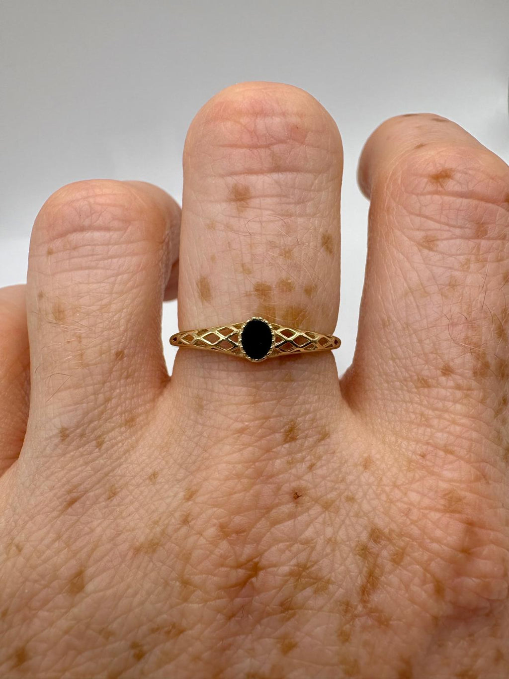 9ct gold onyx ring