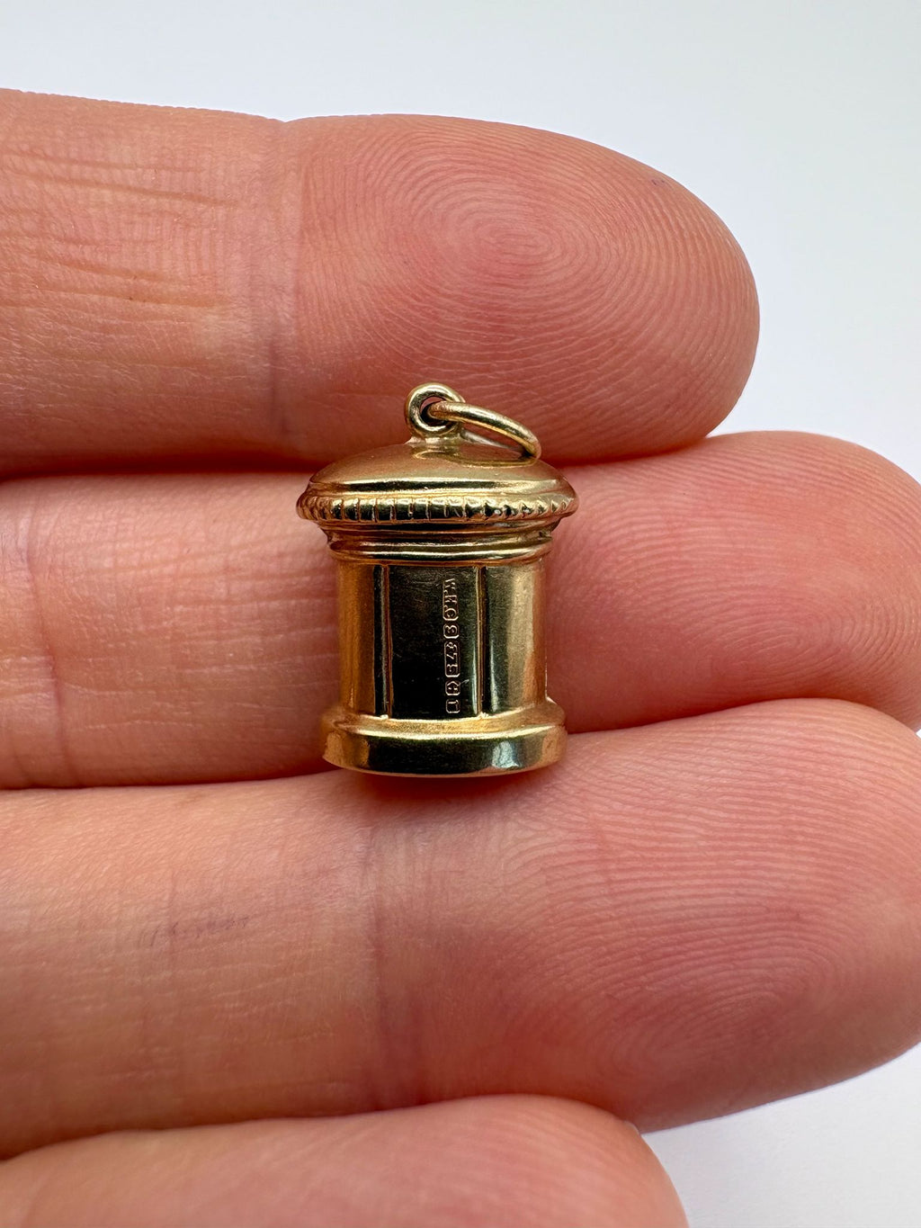 9ct gold post box charm