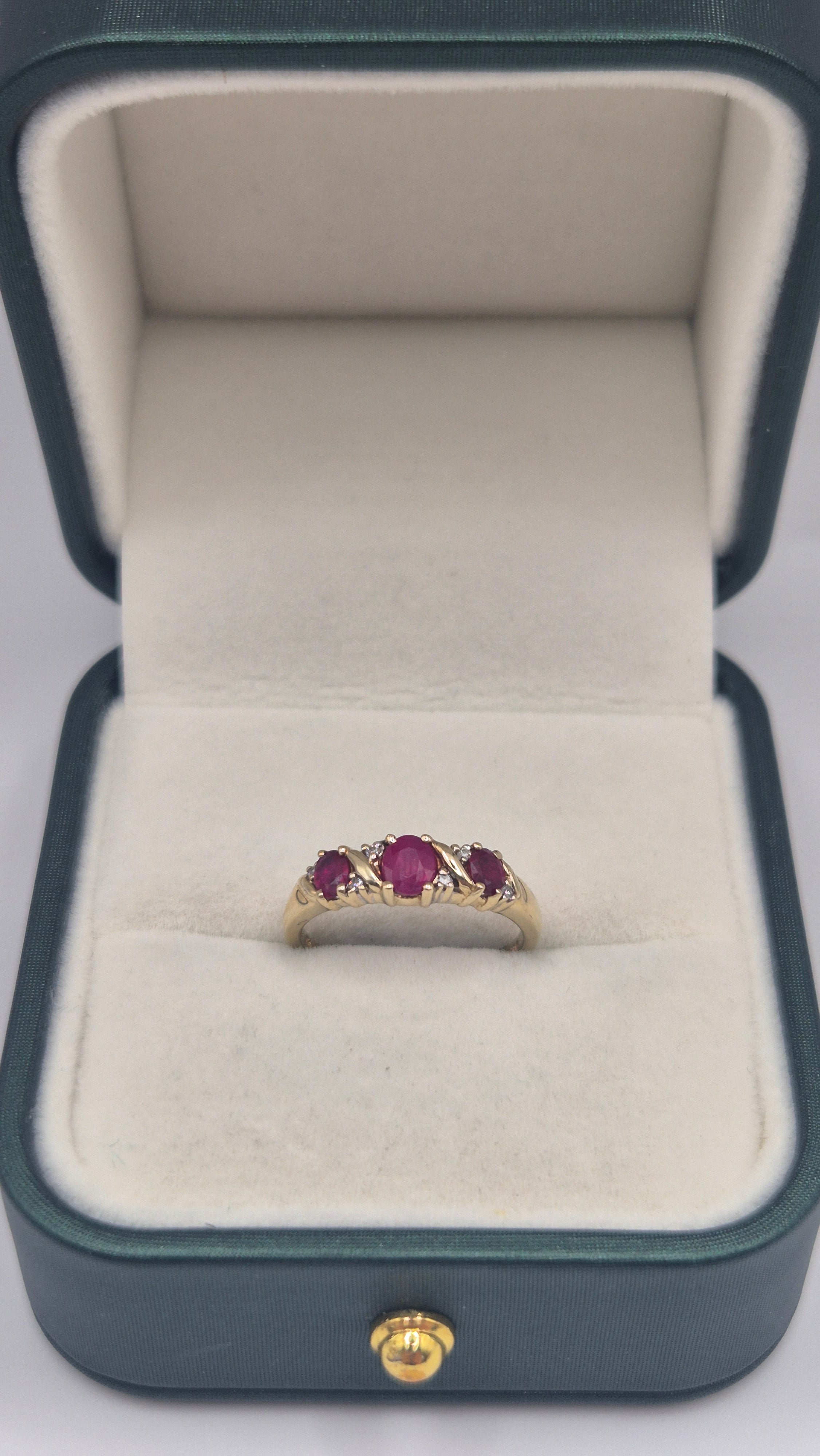 9ct ruby and diamond ring
