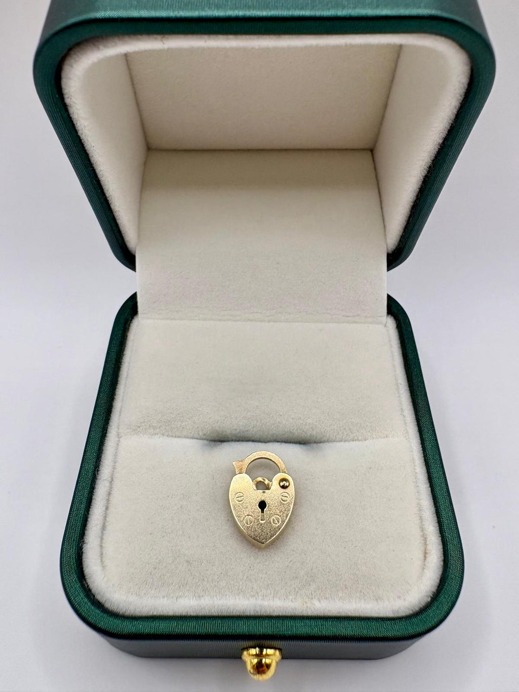 9ct gold padlock (1)