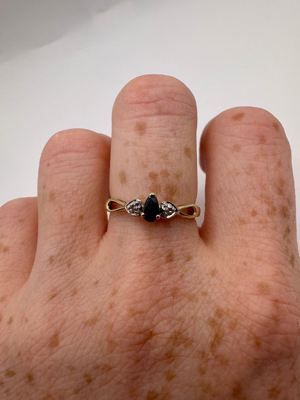 9ct gold sapphire and diamond ring