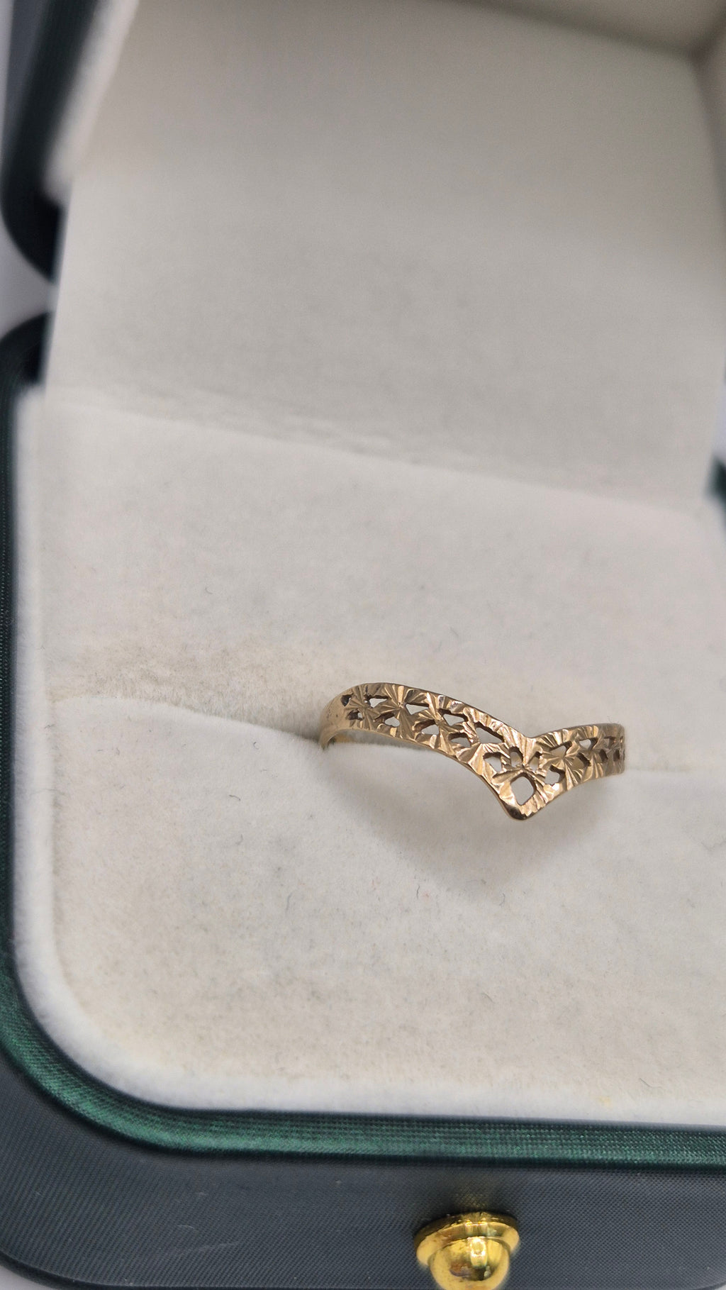 9ct gold patterned wishbone ring