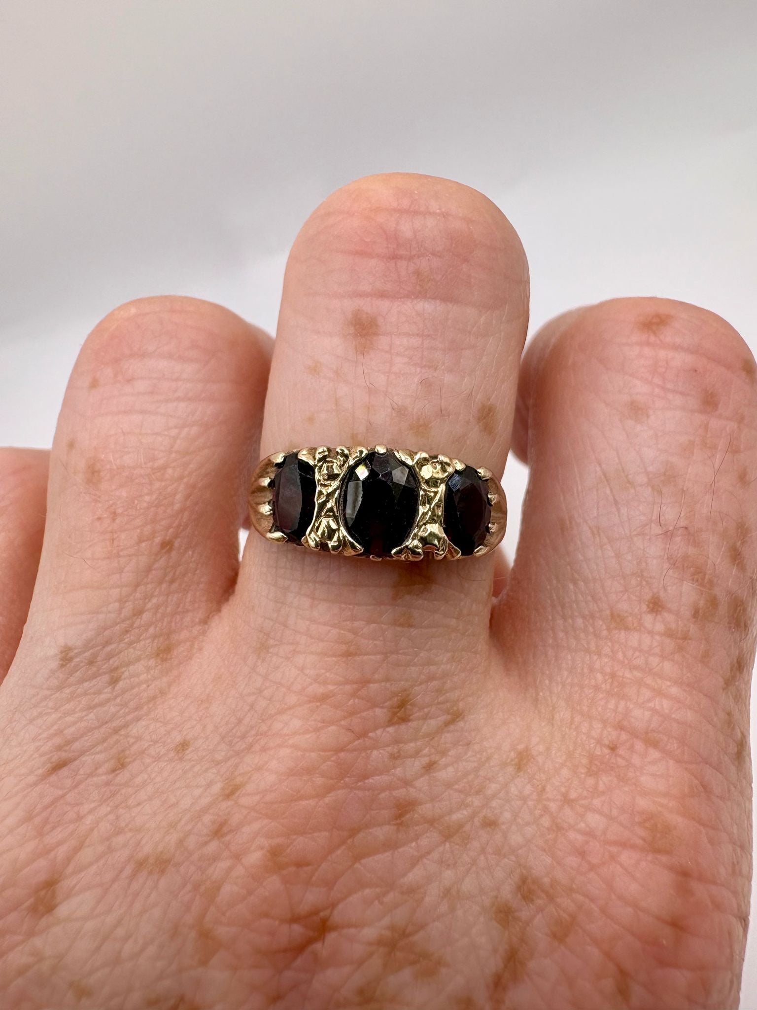 9ct gold garnet trilogy ring
