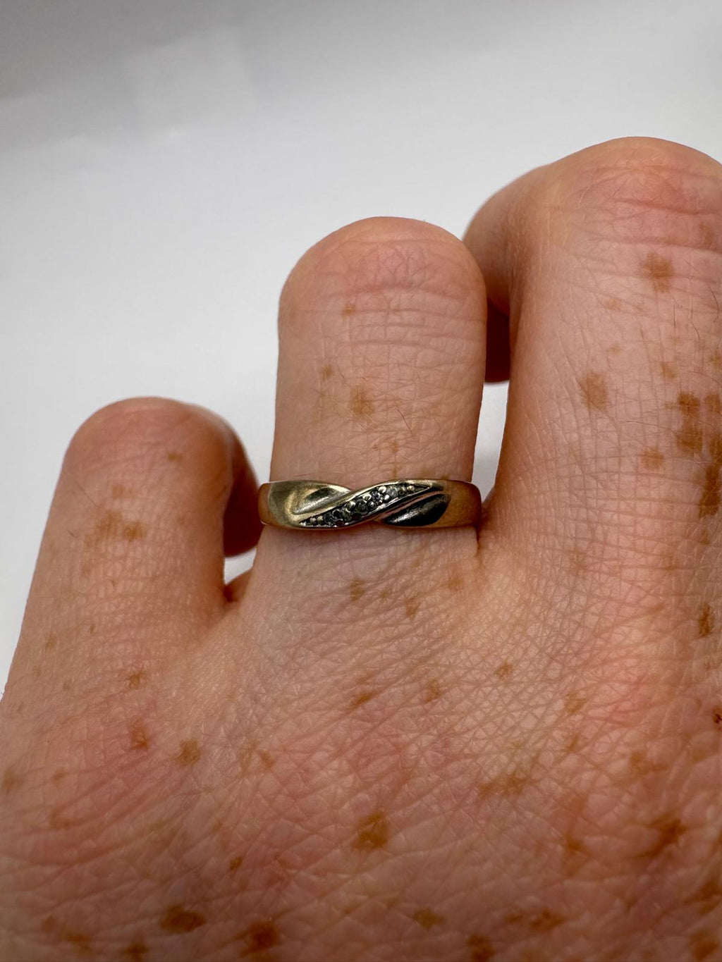 9ct gold diamond ring