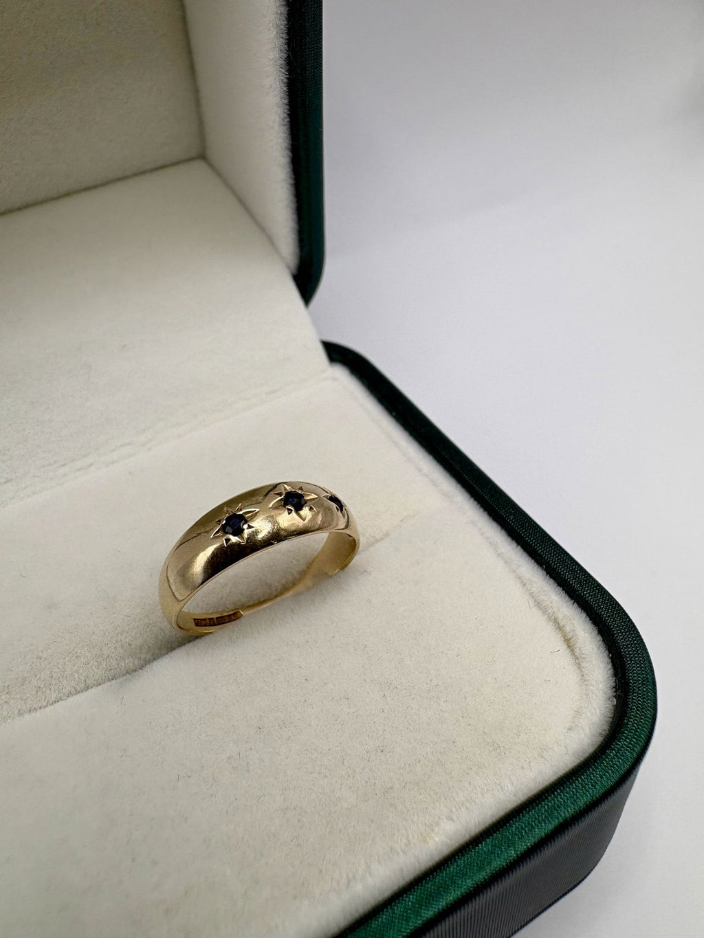9ct gold sapphire gypsy ring