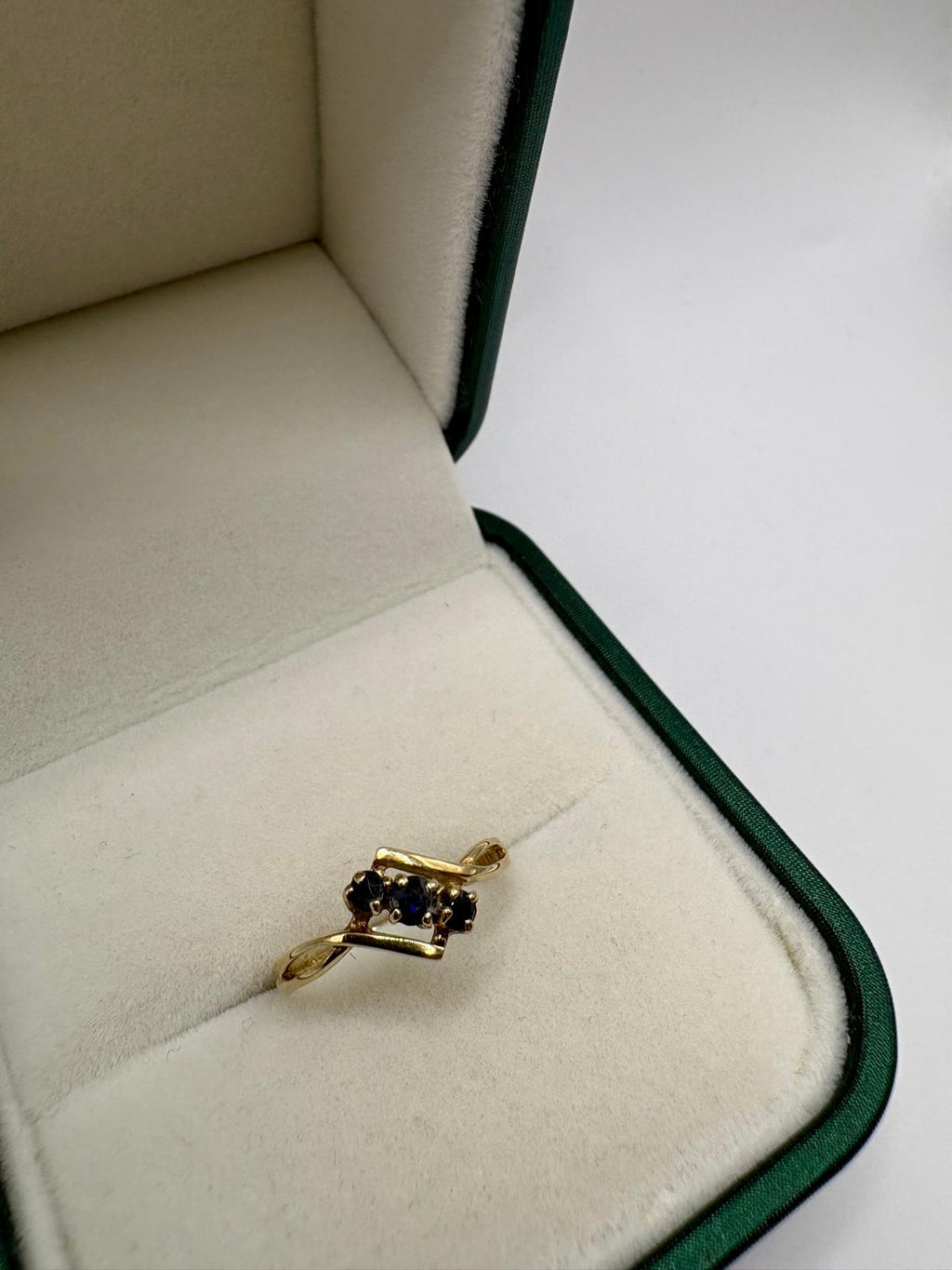 9ct gold sapphire ring
