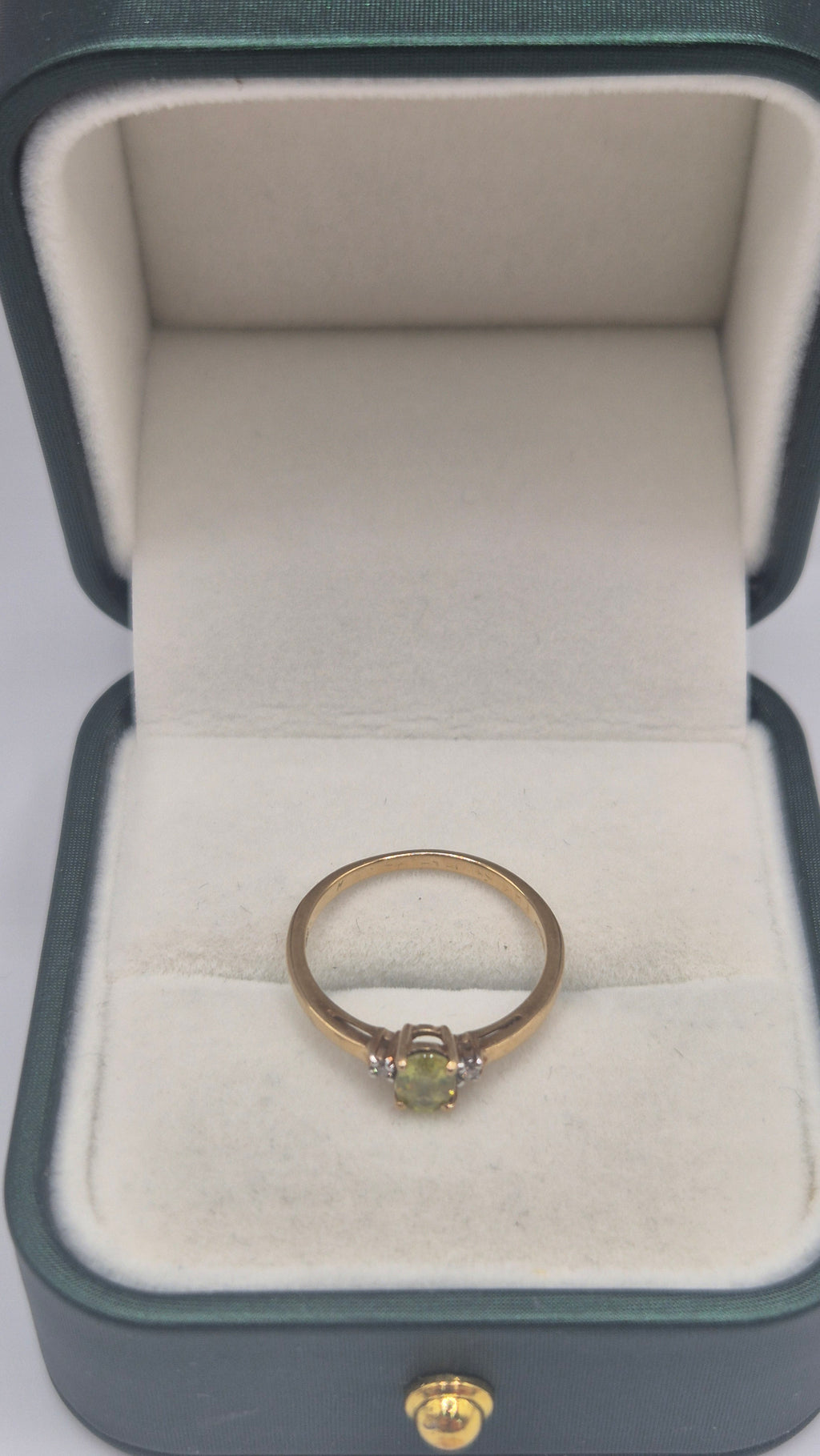 9ct gold sphene and diamond ring