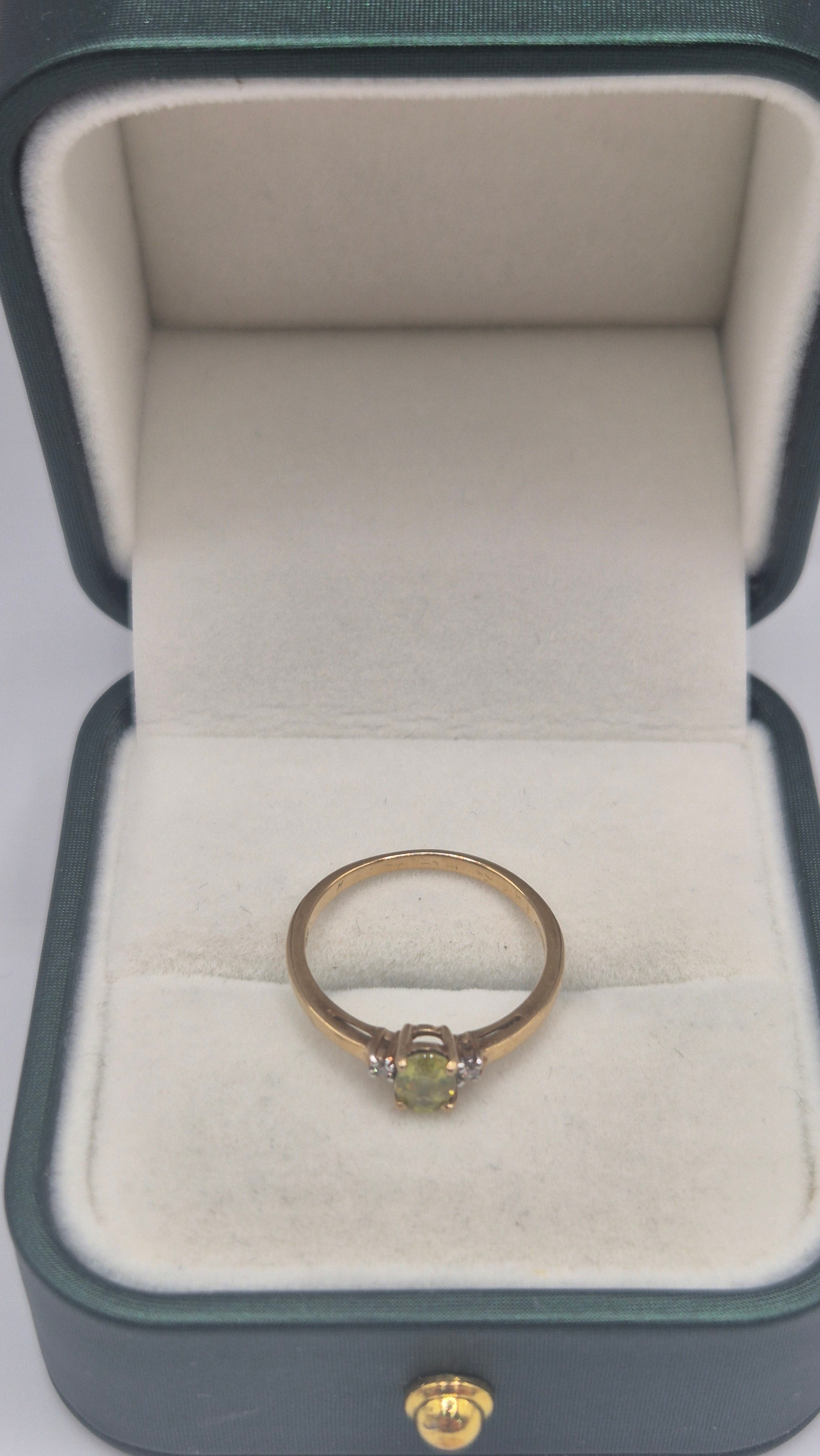 9ct gold sphene and diamond ring