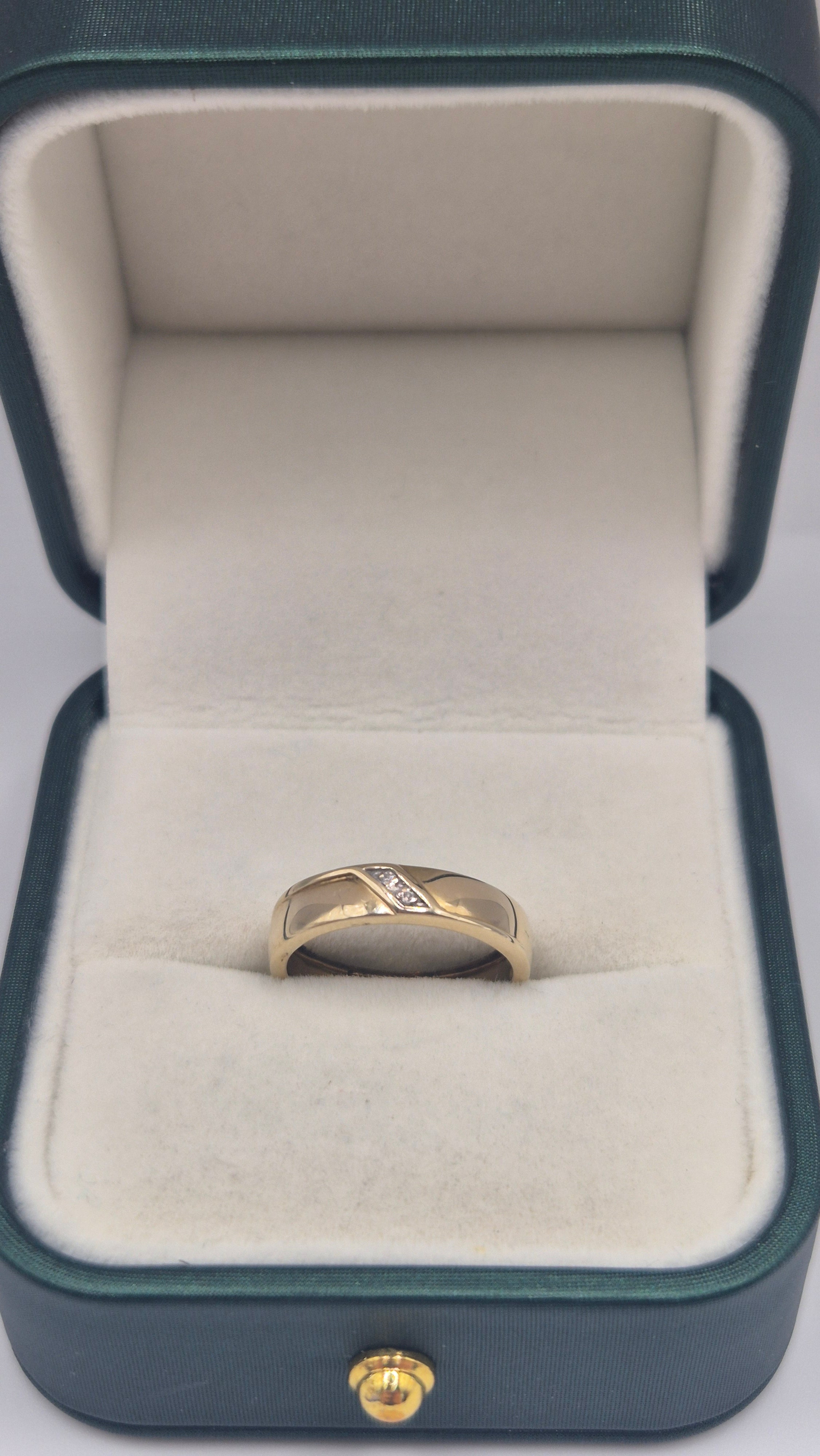 9ct gold diamond ring