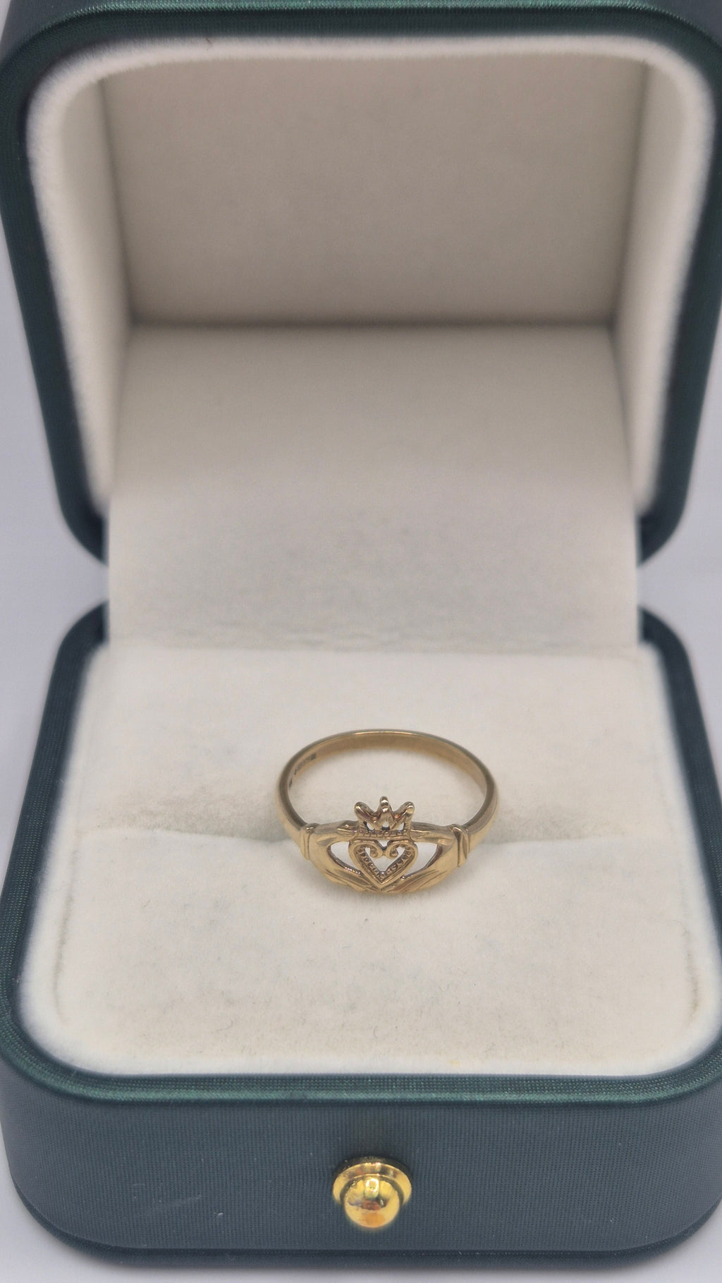 9ct gold claddagh ring
