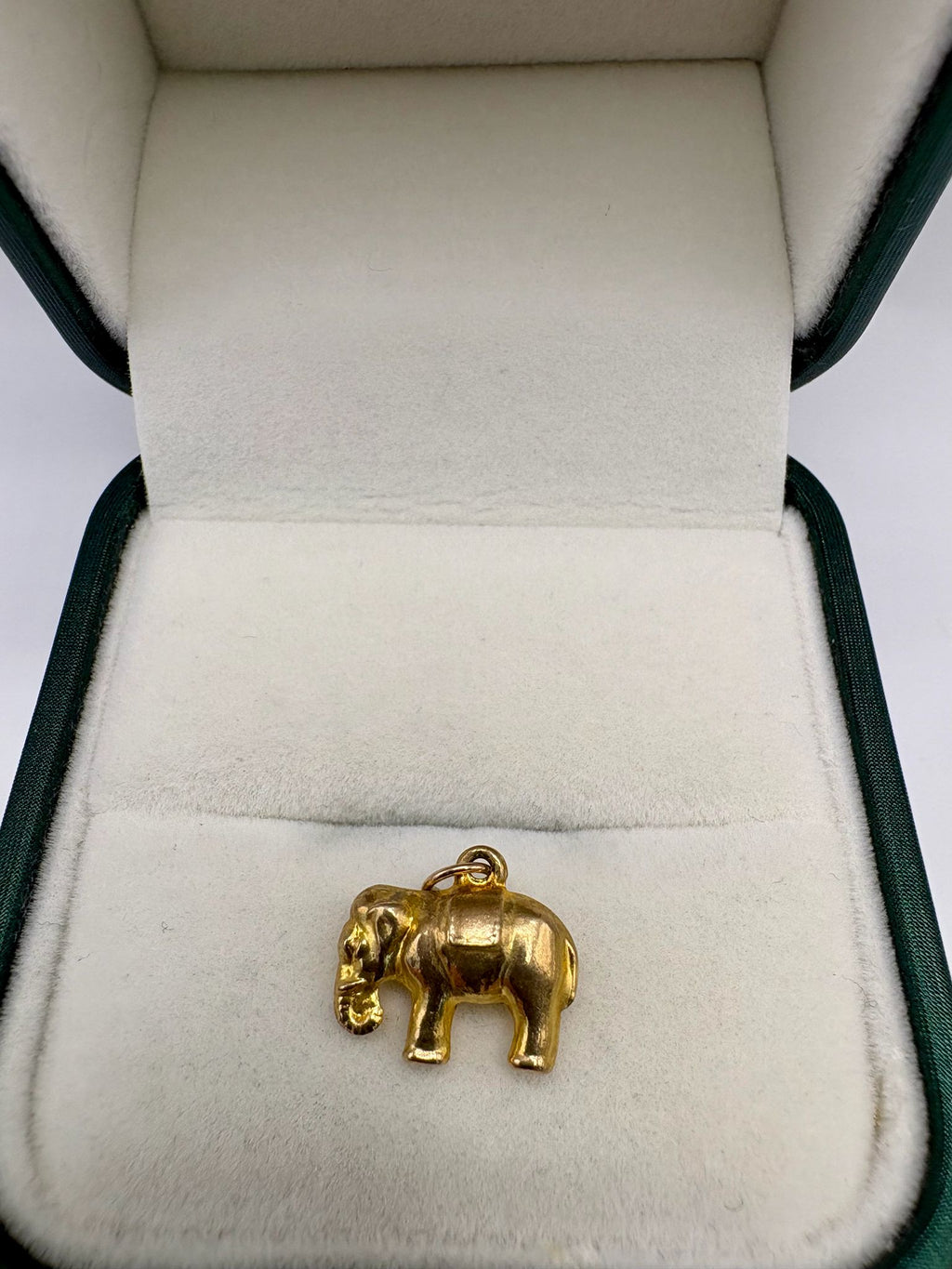 9ct gold elephant charm