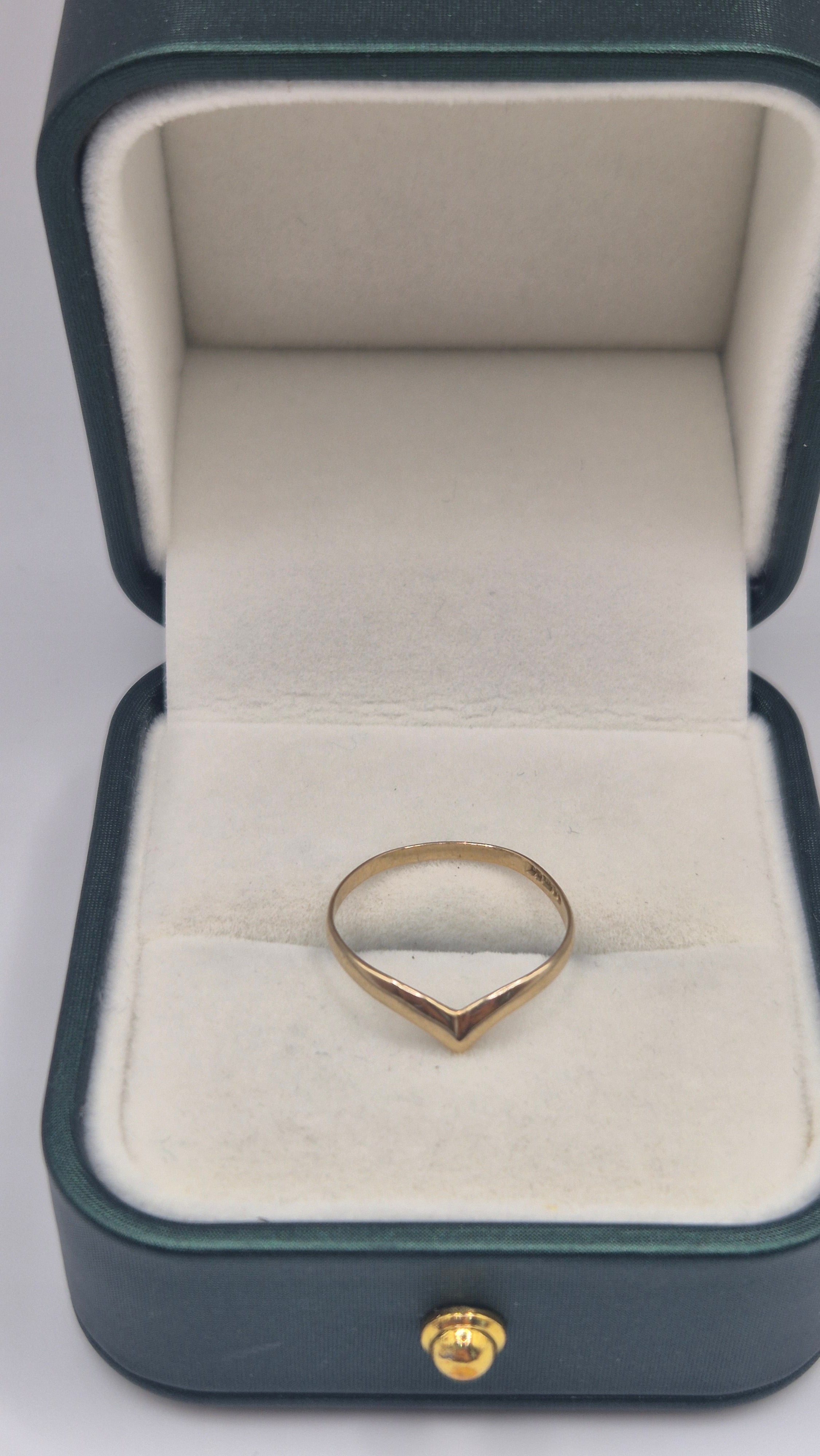 9ct gold wishbone ring