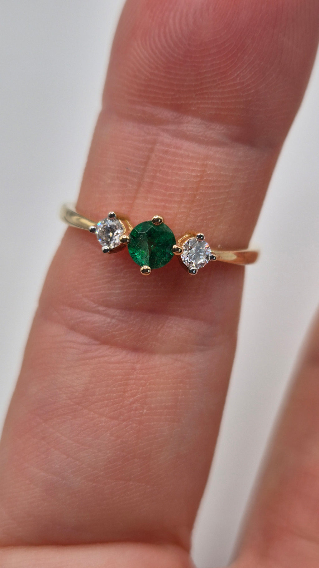 9ct gold diamond and emerald ring