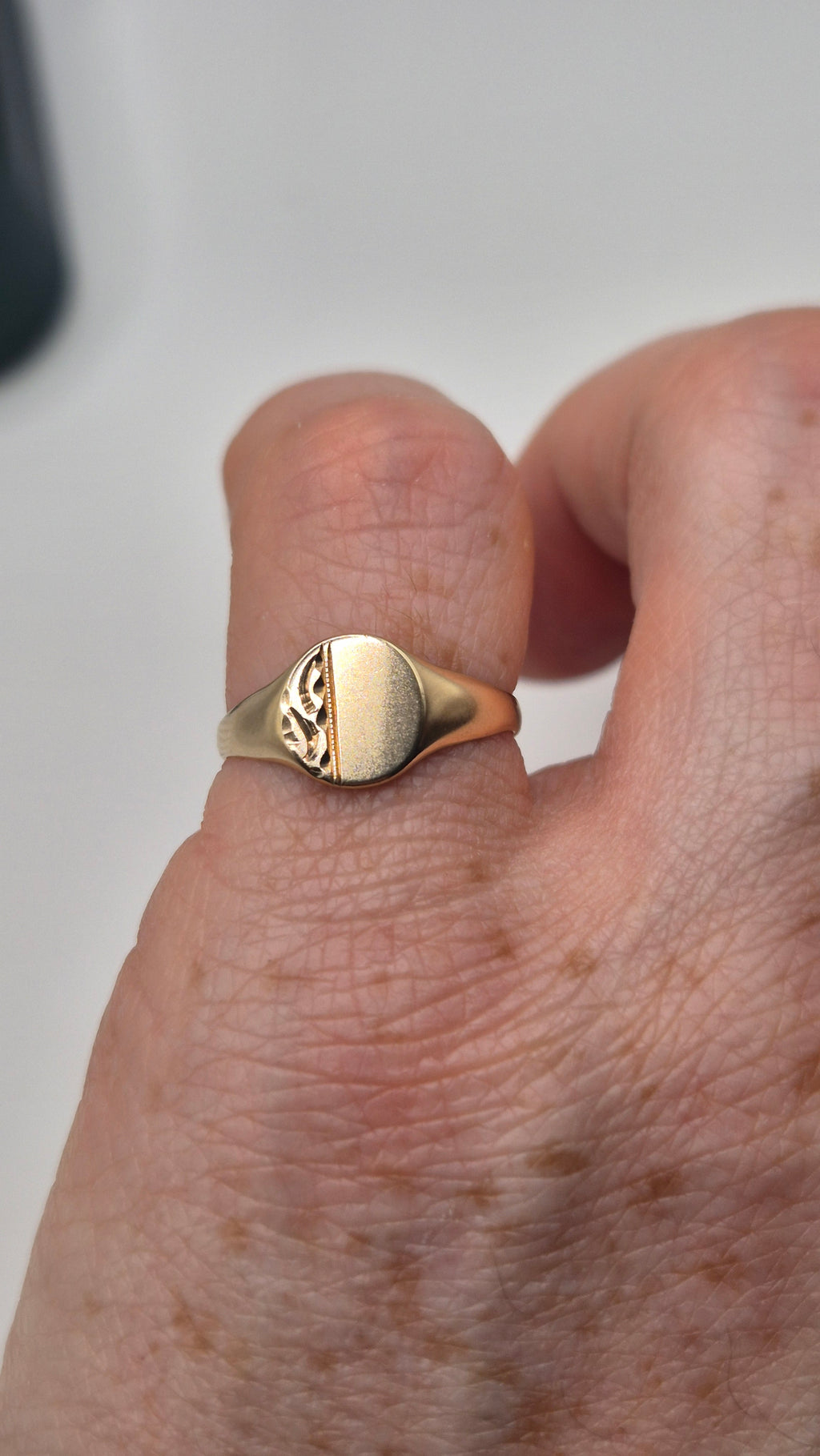 9ct gold signet ring