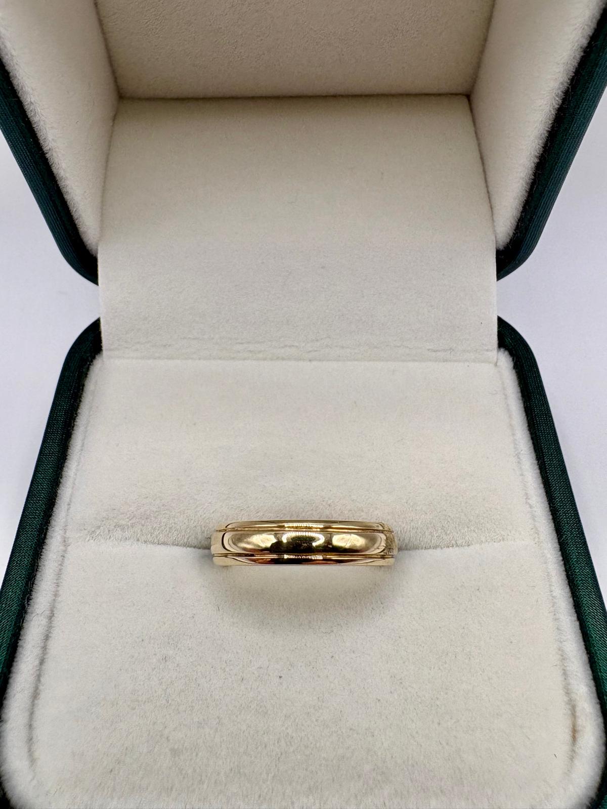 9ct gold patterned band ring