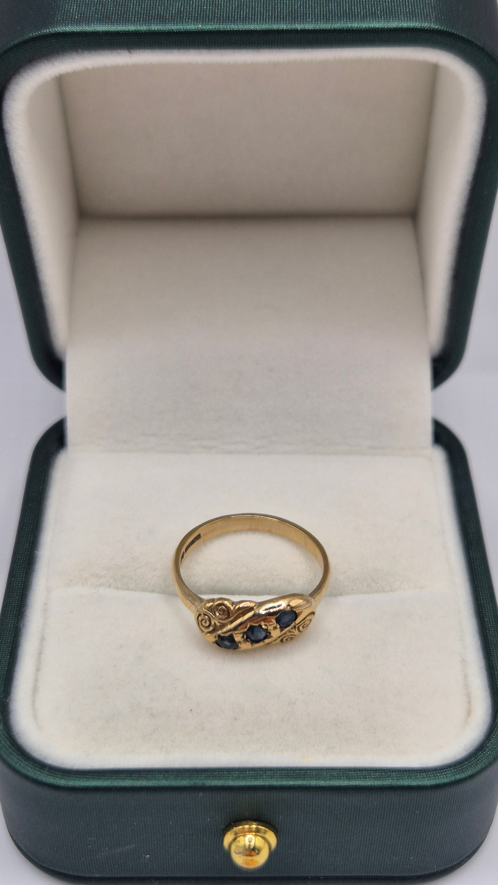 9ct gold spinel star gypsy ring