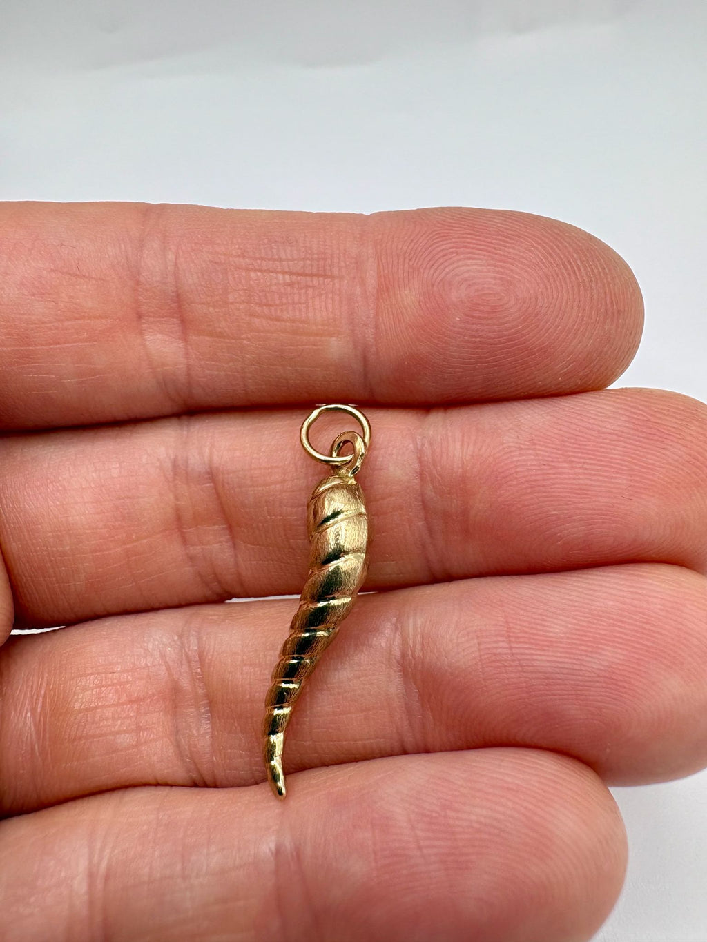 9ct gold horn of life pendant