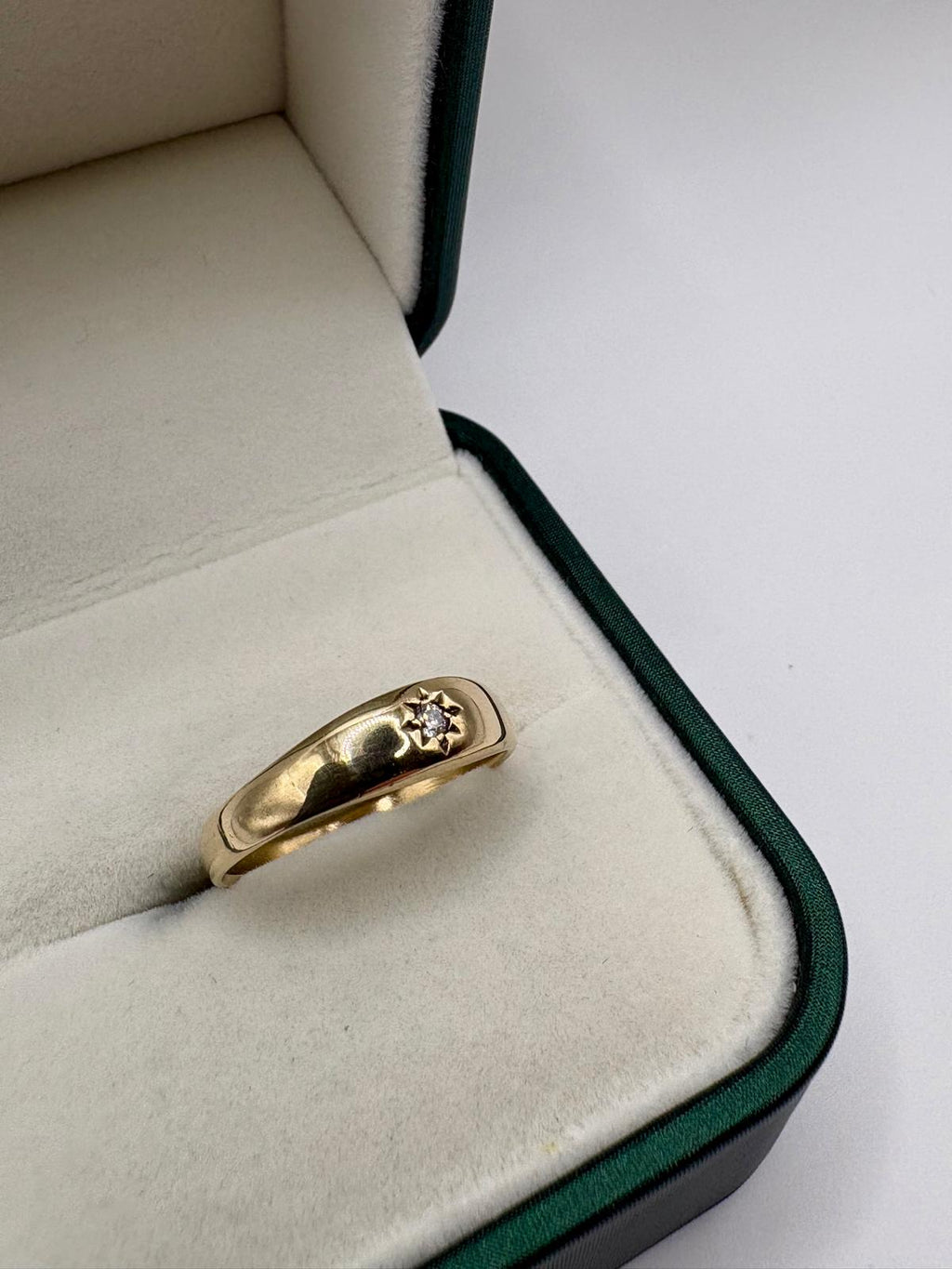 9ct gold cz star gypsy ring
