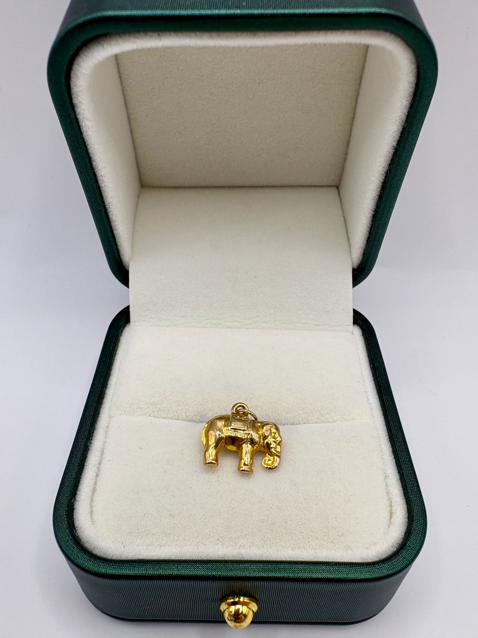 9ct gold elephant charm