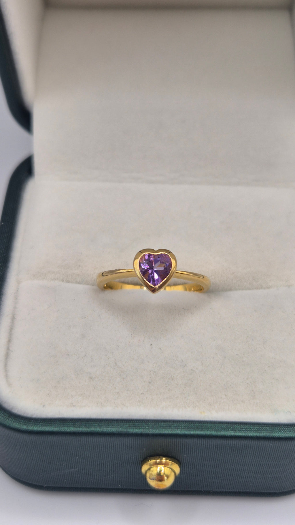 9ct gold amethyst heart ring